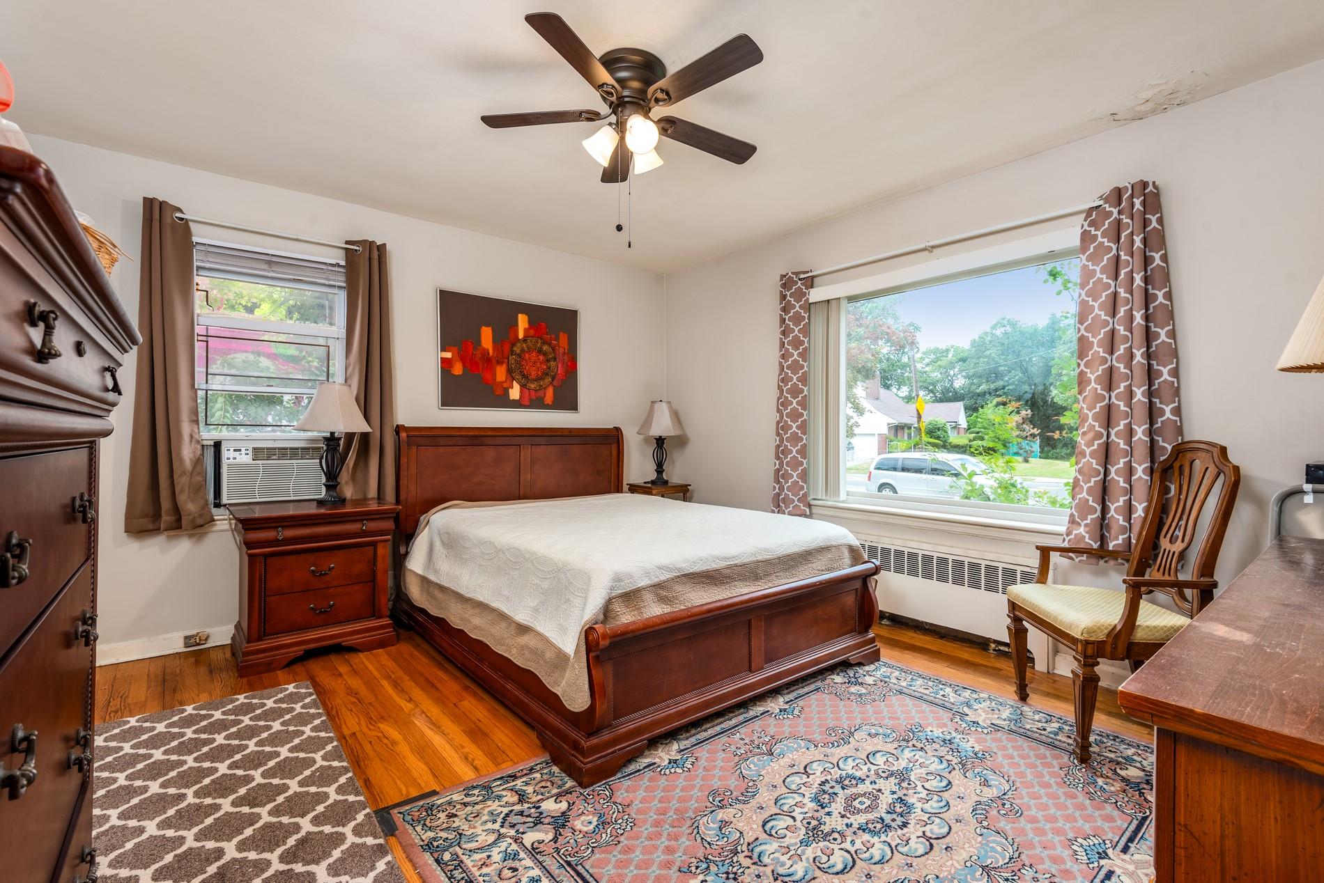 #13 photo, 198-16 Mc Laughlin Avenue, クイーンズ区 Holliswood , NY 11423