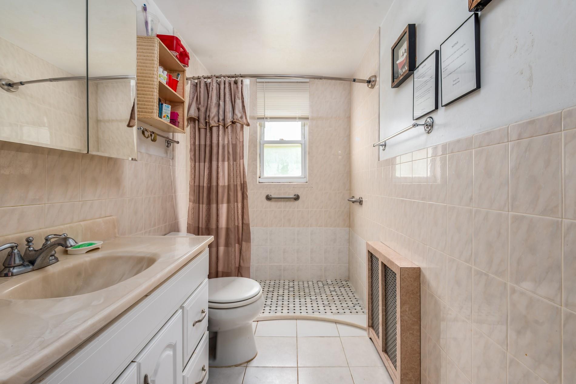 #15 photo, 198-16 Mc Laughlin Avenue, クイーンズ区 Holliswood , NY 11423