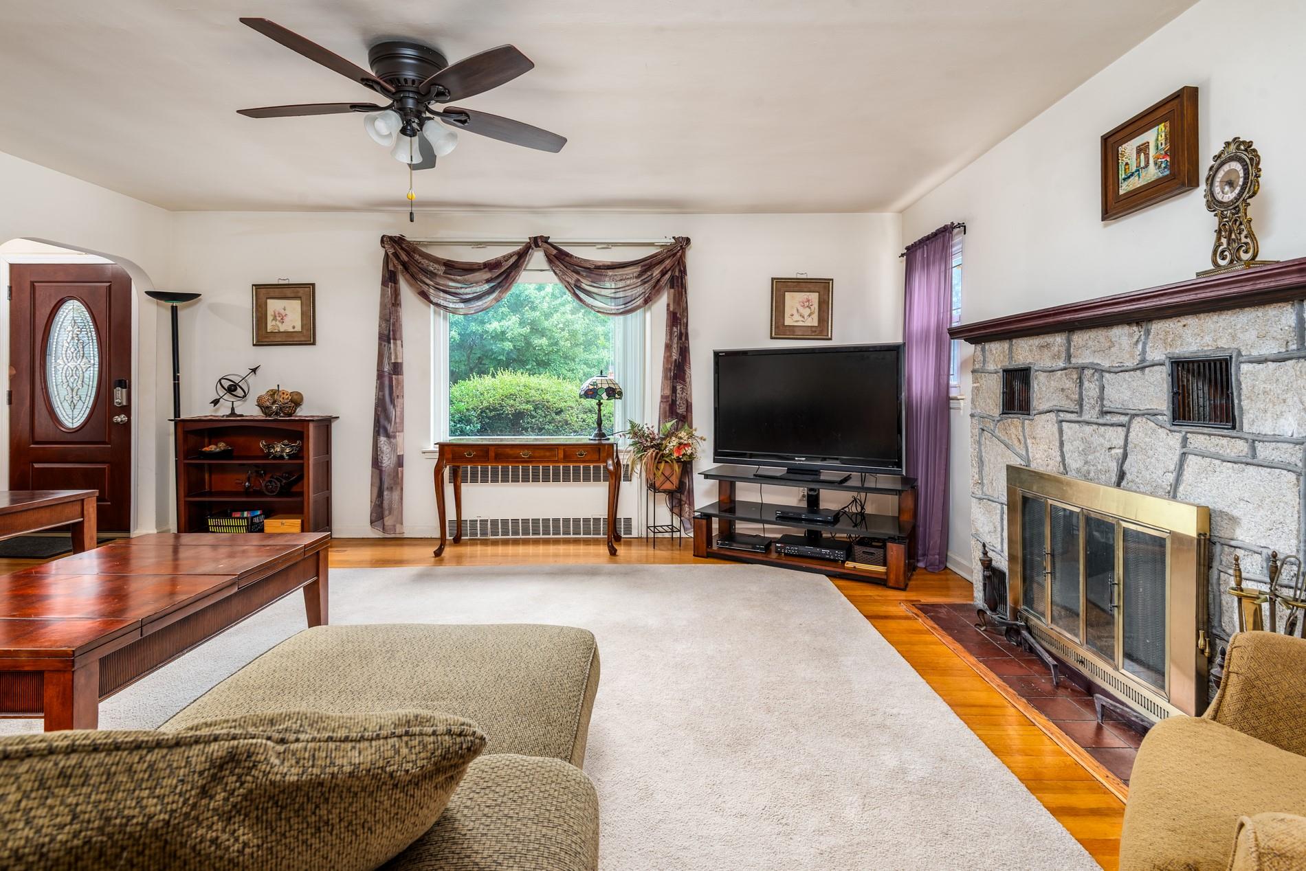 #5 photo, 198-16 Mc Laughlin Avenue, クイーンズ区 Holliswood , NY 11423