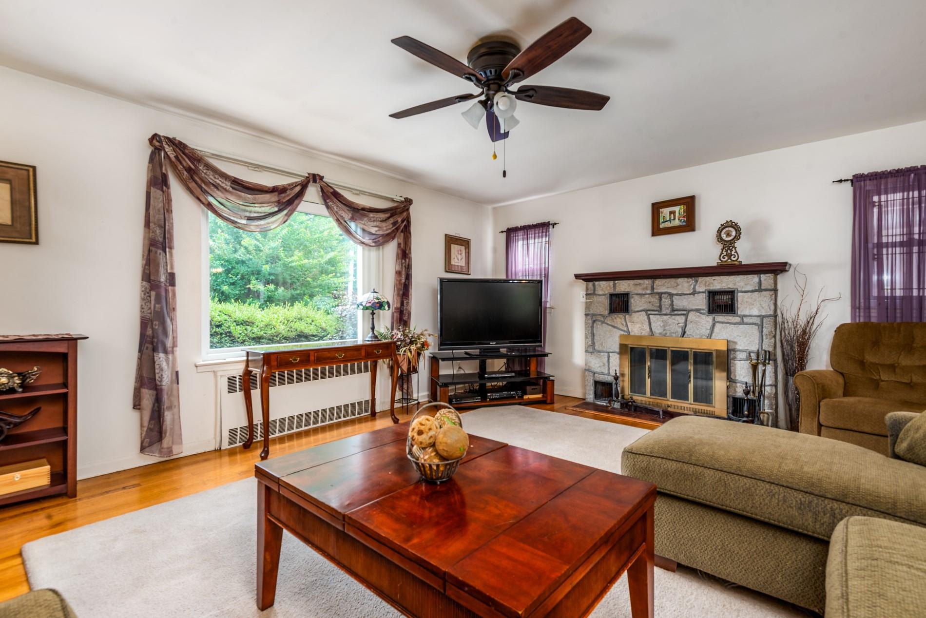 #8 photo, 198-16 Mc Laughlin Avenue, クイーンズ区 Holliswood , NY 11423