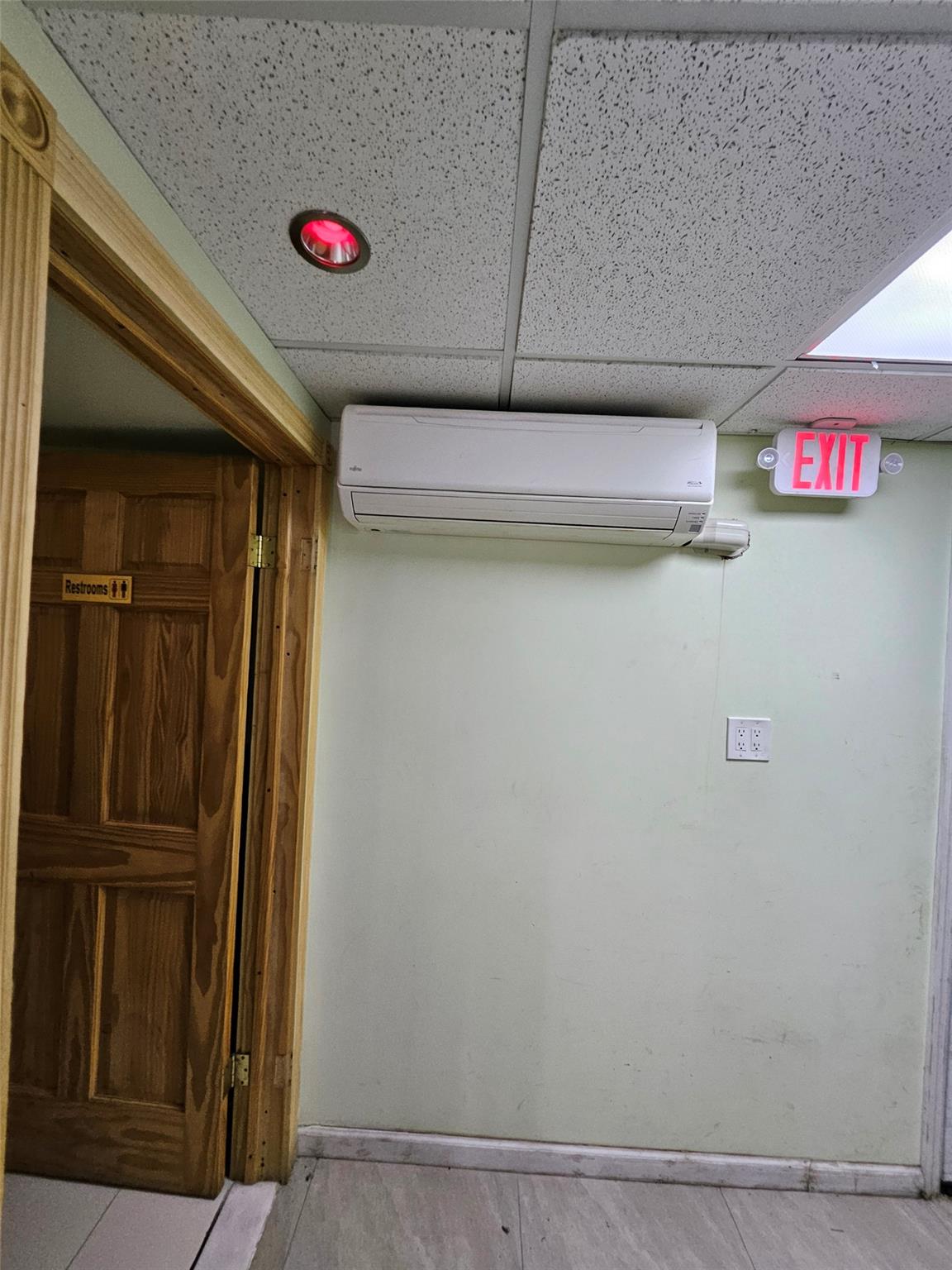 #18 photo, 180 Jericho Turnpike, ナッソー郡 Floral Park , NY 11001