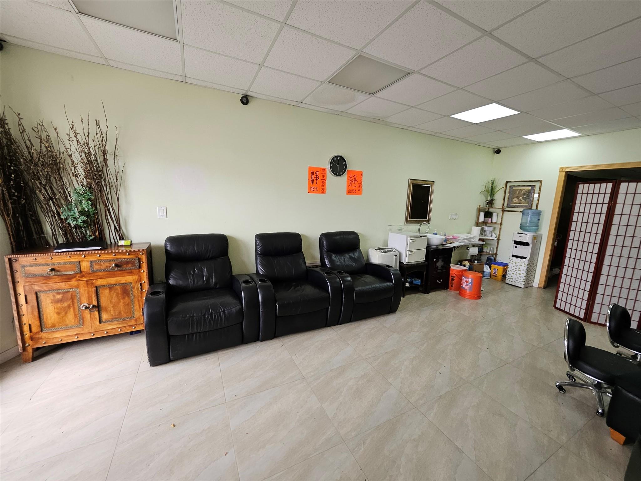 #2 photo, 180 Jericho Turnpike, ナッソー郡 Floral Park , NY 11001