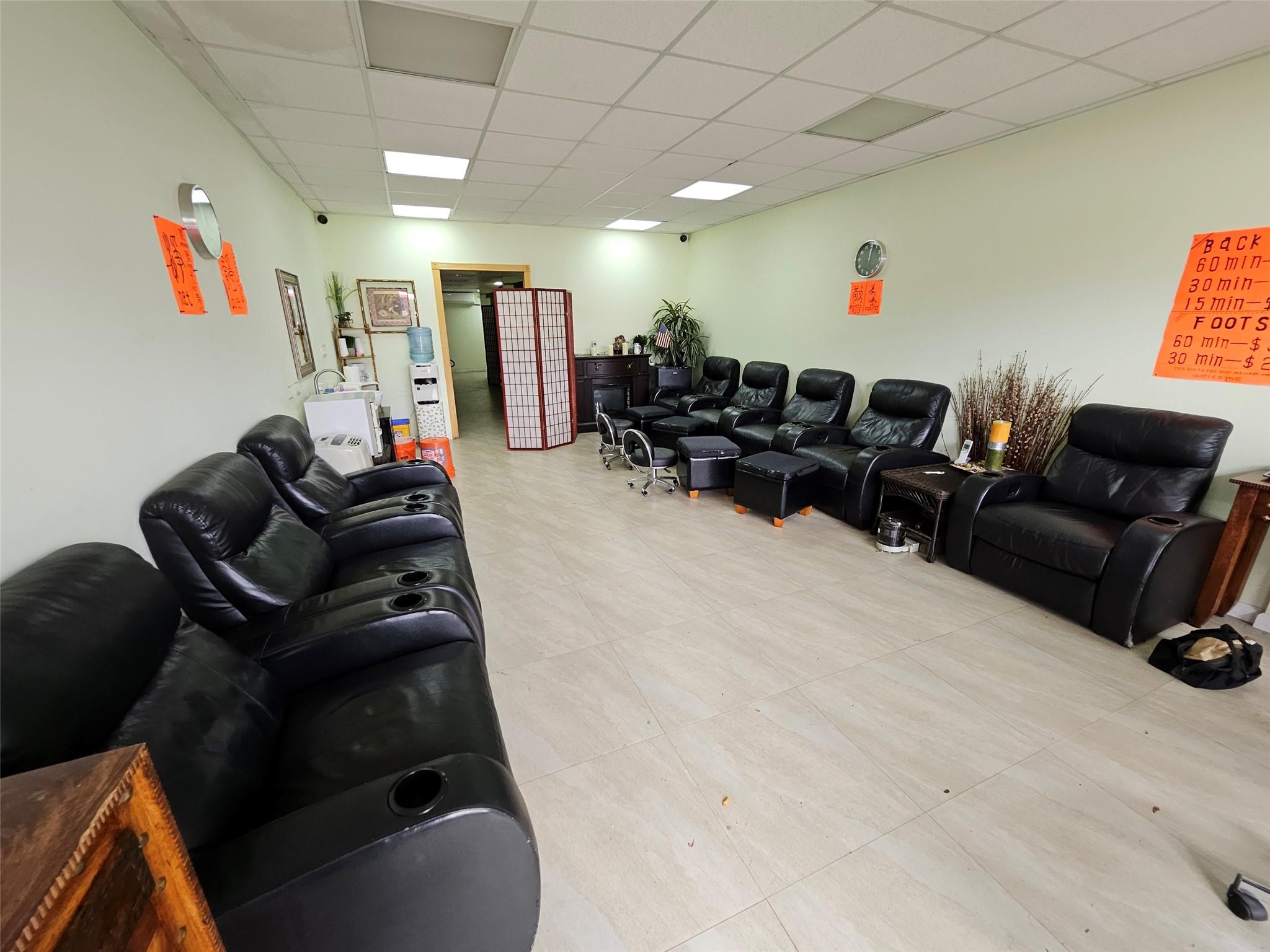 #3 photo, 180 Jericho Turnpike, ナッソー郡 Floral Park , NY 11001