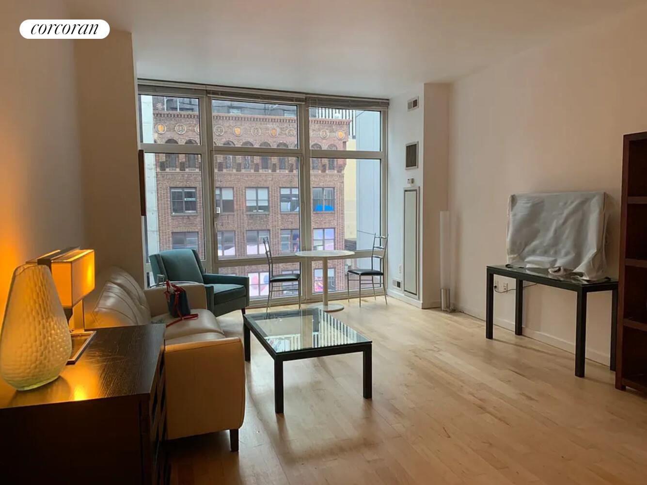 #4 photo, 1600 BROADWAY, マンハッタン Midtown , NY 10019