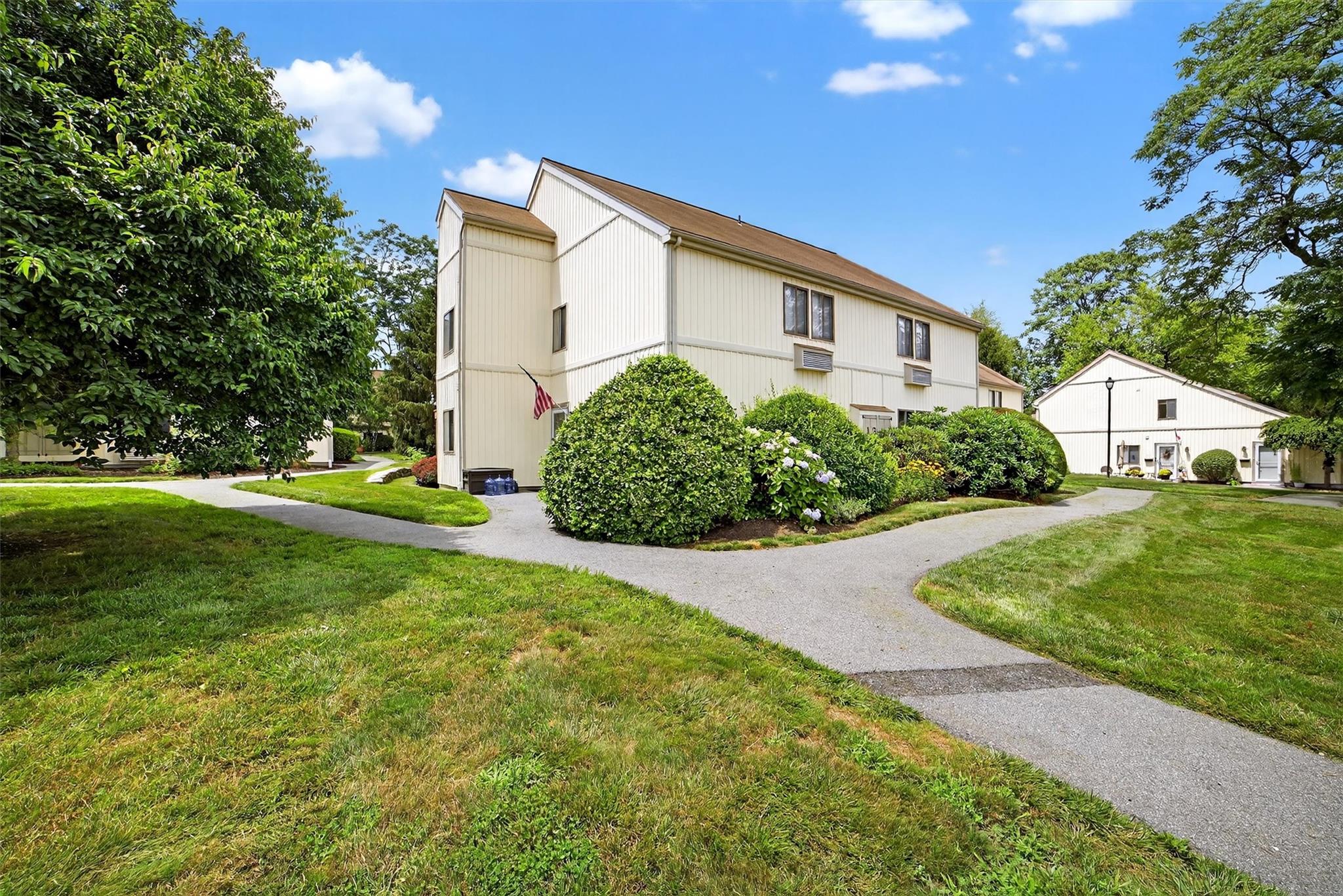 #1 photo, 13 Cromwell Place, Mohegan Lake , NY 10547