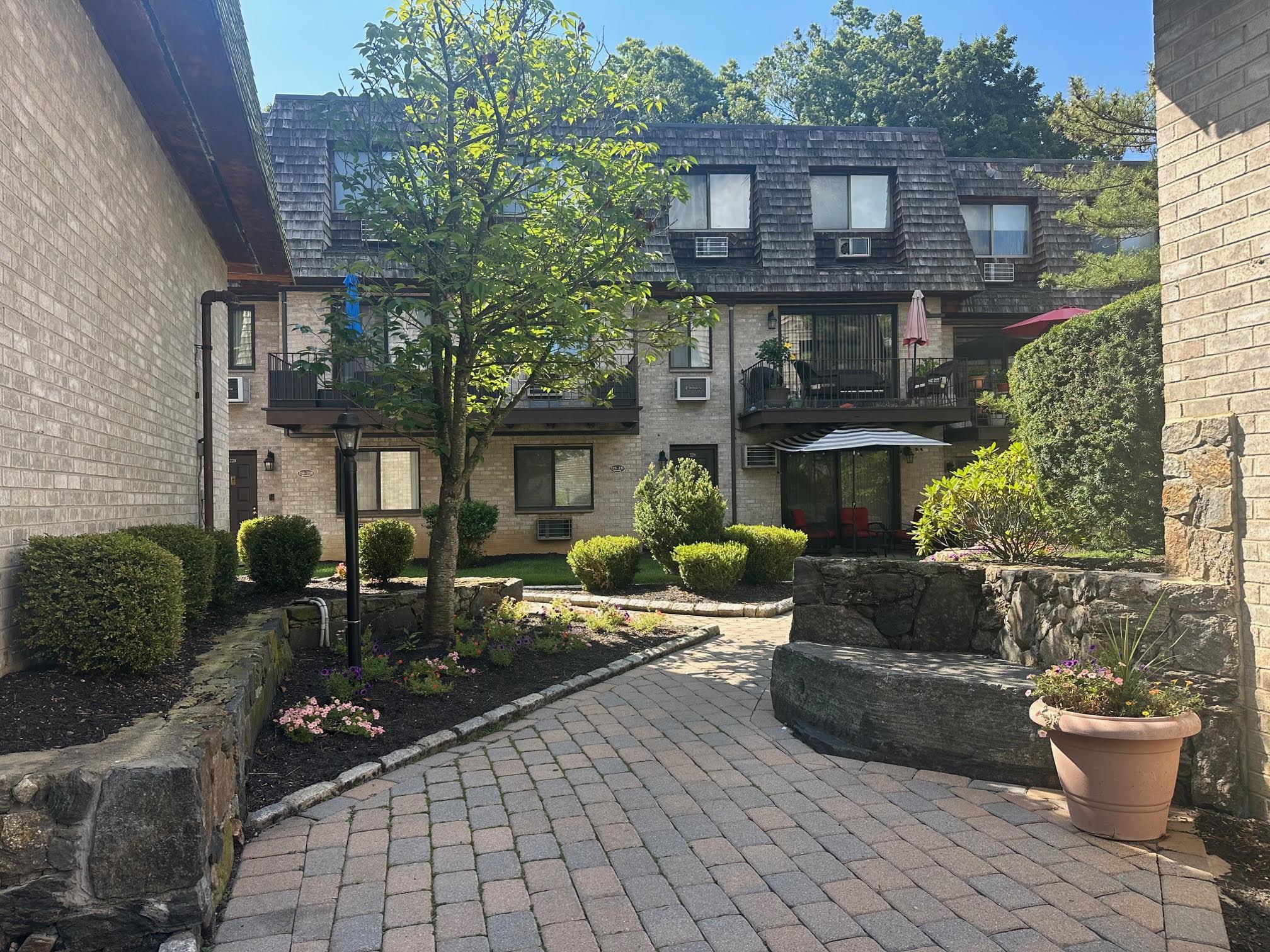 #1 photo, 555 Central Park Avenue, Scarsdale , NY 10583
