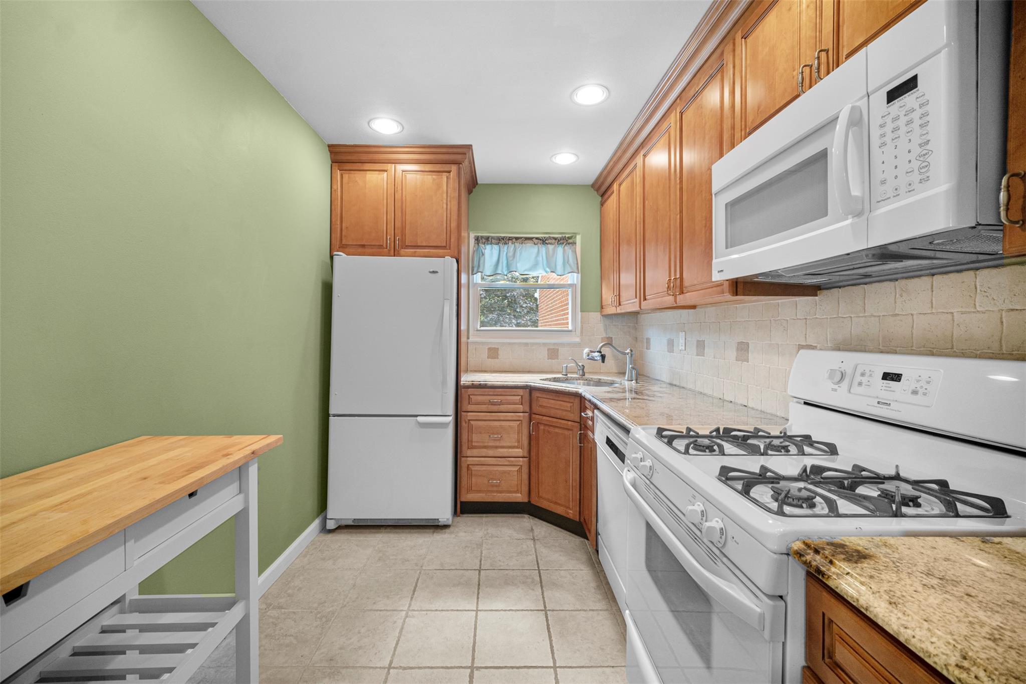 #14 photo, 2413 Wilshire Lane, 東長島 Oakdale , NY 11769