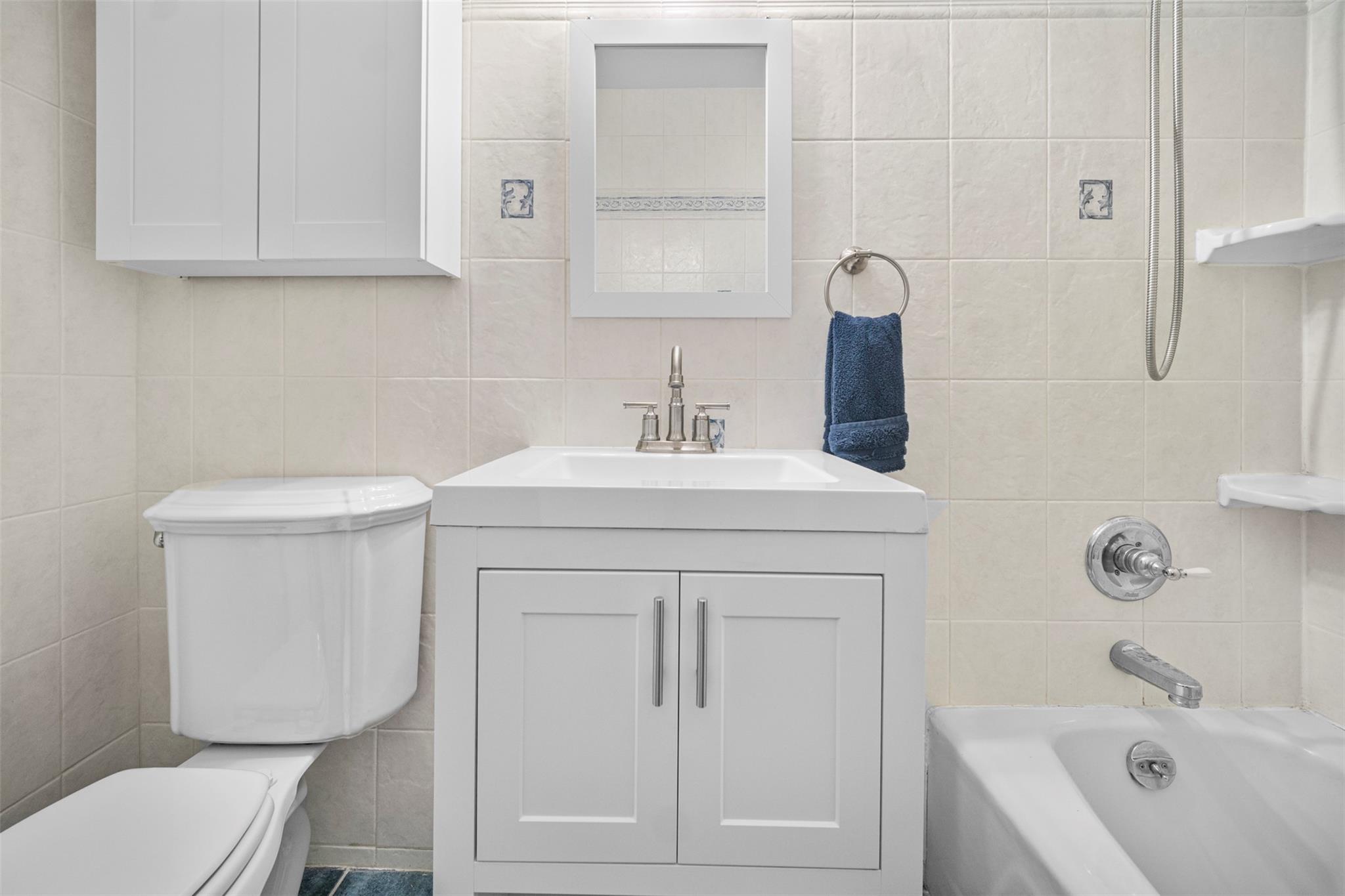 #19 photo, 2413 Wilshire Lane, 東長島 Oakdale , NY 11769