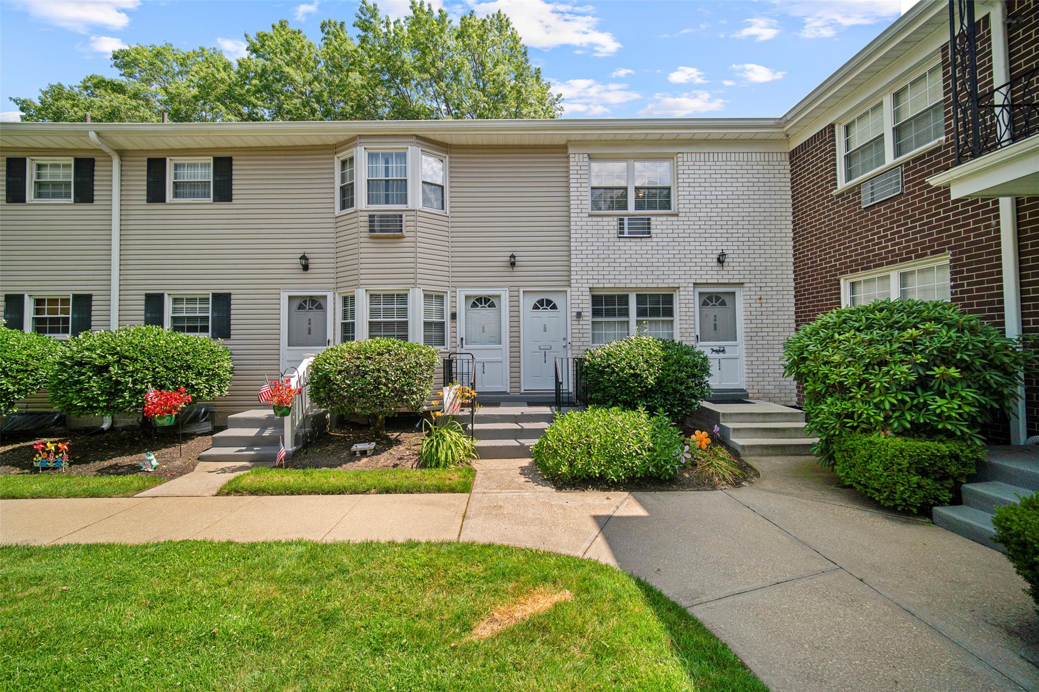 #2 photo, 2413 Wilshire Lane, 東長島 Oakdale , NY 11769