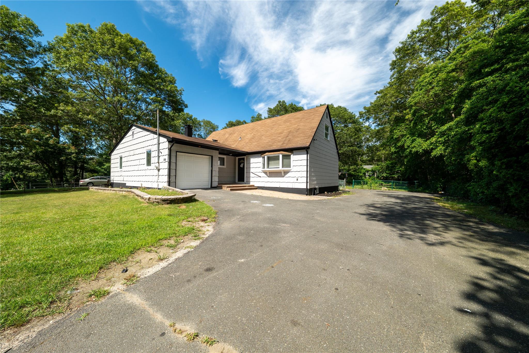 #1 photo, 188 W End Avenue, 東長島 Shirley , NY 11967