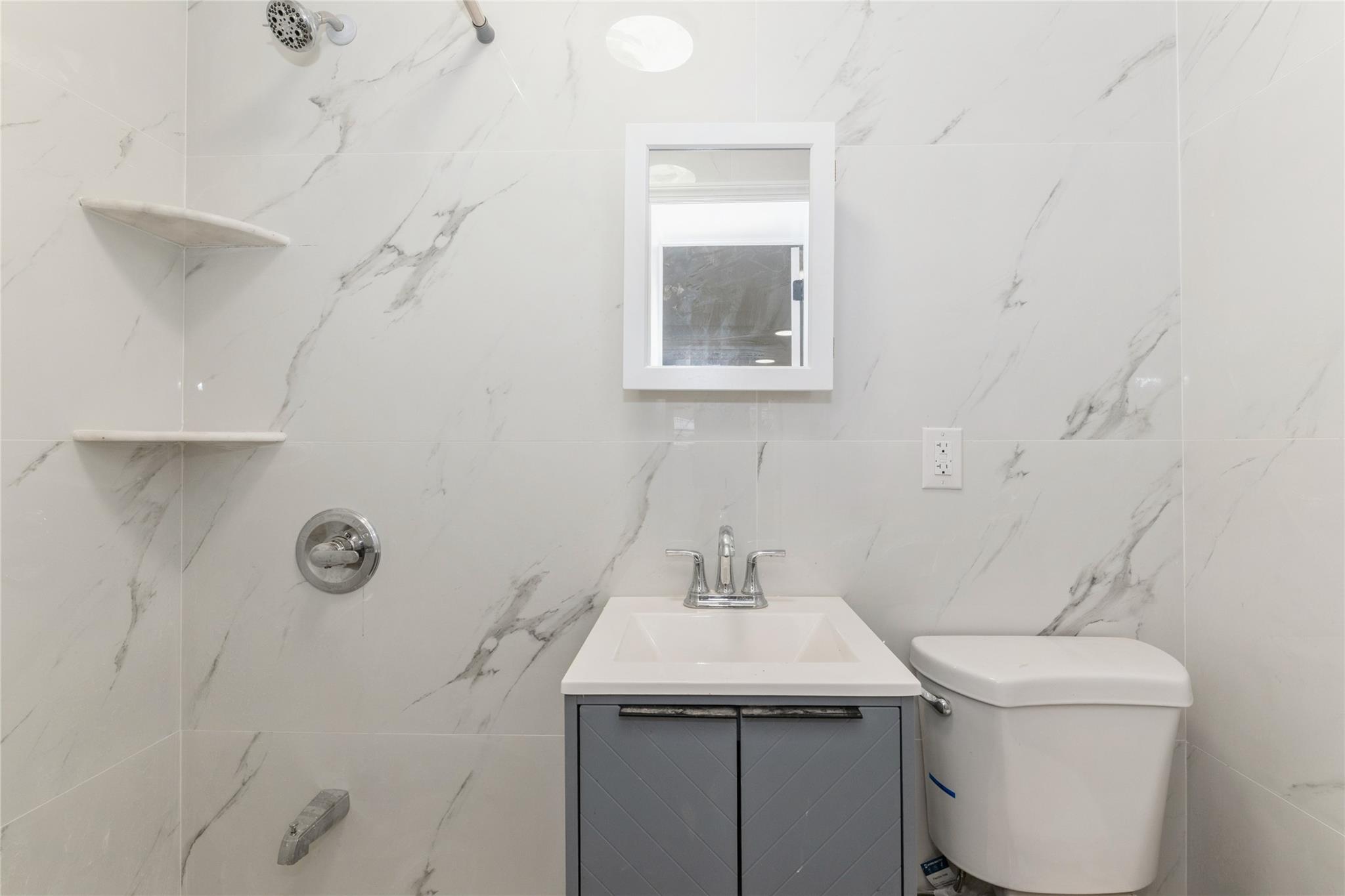 #20 photo, 10337 52nd Avenue, 皇后區 可樂娜 Corona , NY 11368