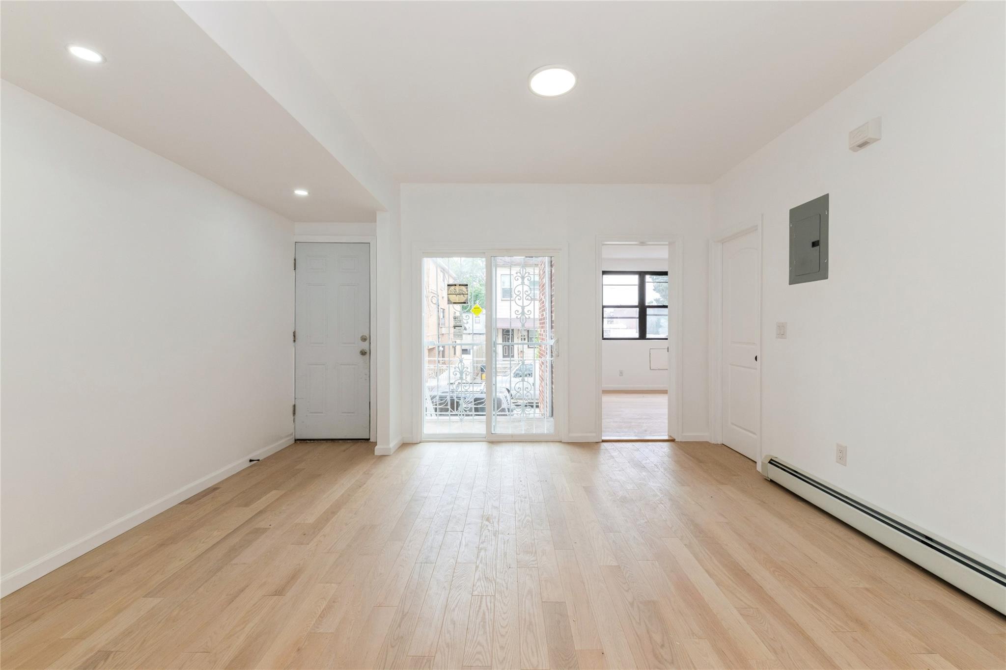 #3 photo, 10337 52nd Avenue, 皇后區 可樂娜 Corona , NY 11368