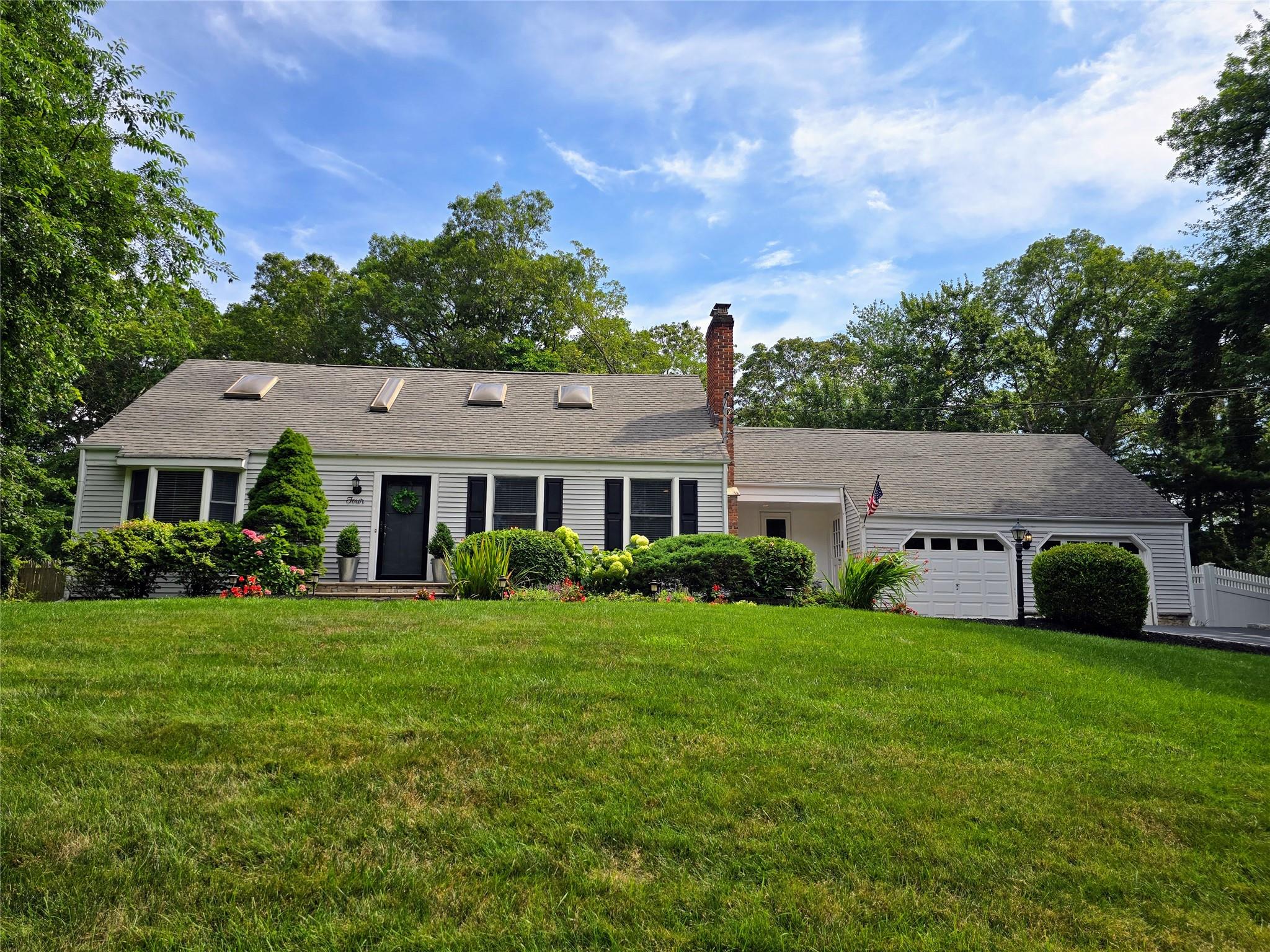 #1 photo, 4 Greenway Drive, 東長島 Middle Island , NY 11953