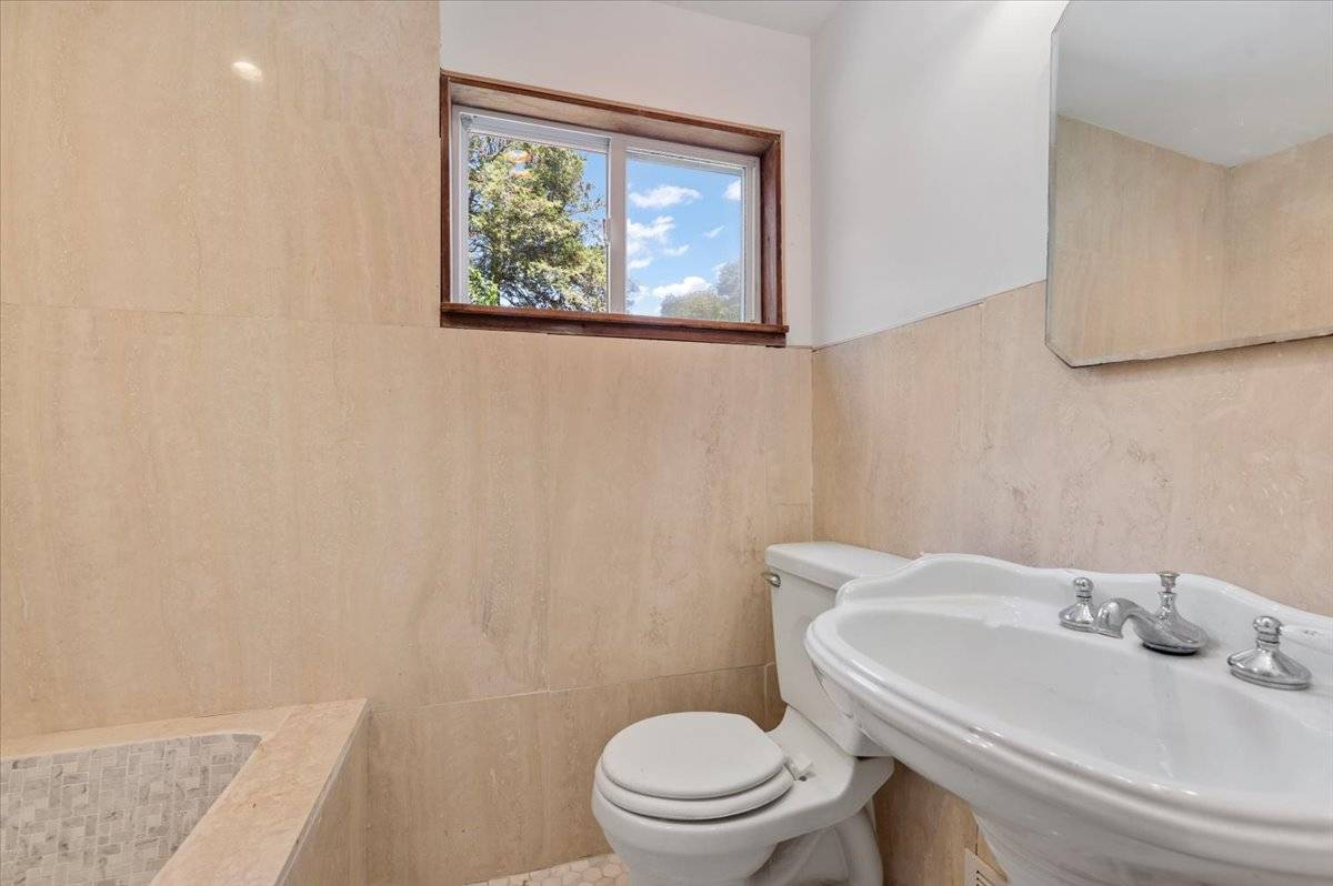 #21 photo, 56 W DONELLAN RD, サフォーク郡 Hampton Bays , NY 11946