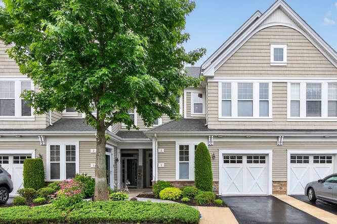 #1 photo, 5 Symphony Drive, 東長島 Lake Grove , NY 11755