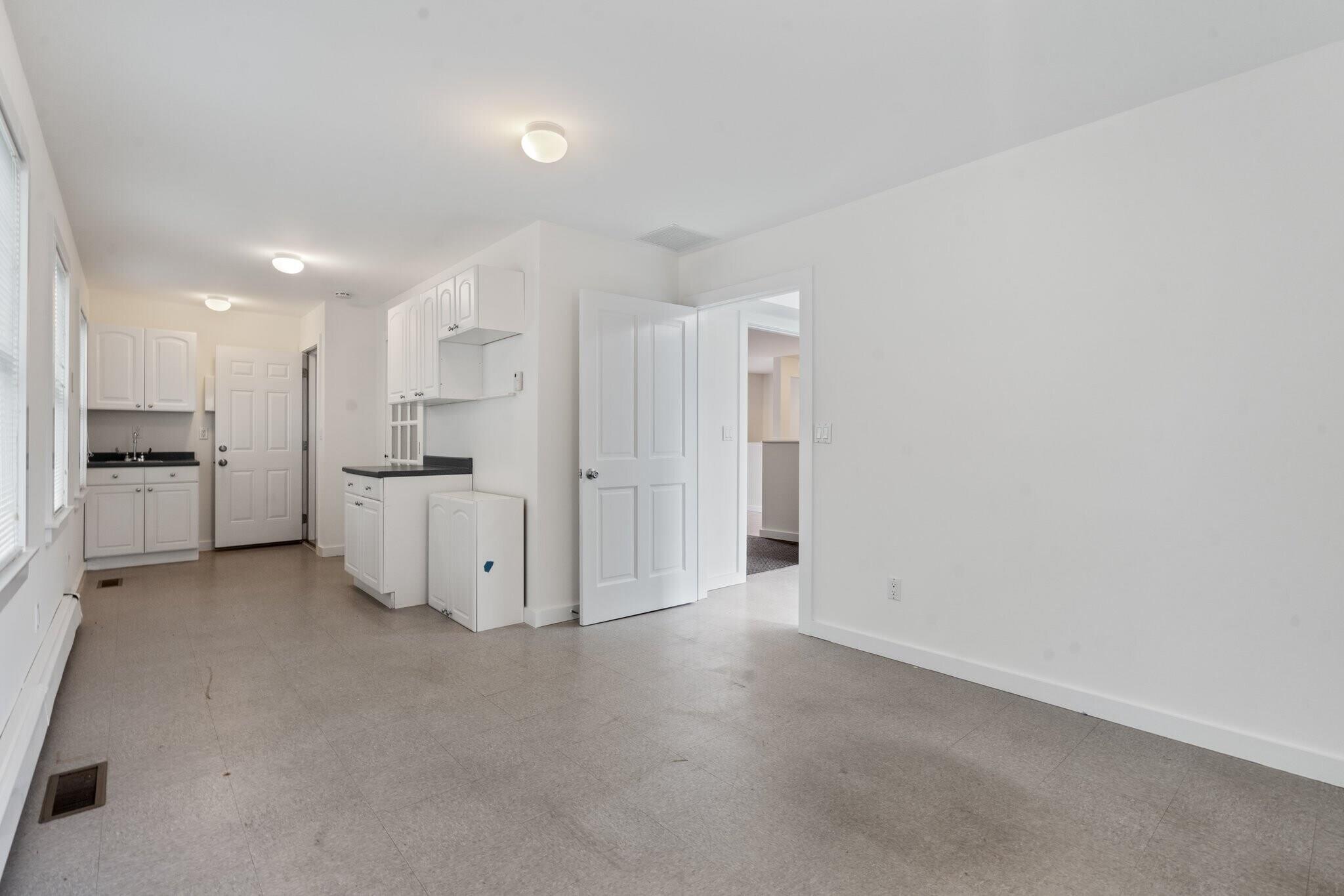 #3 photo, 1228 Roanoke Avenue, サフォーク郡 Riverhead , NY 11901