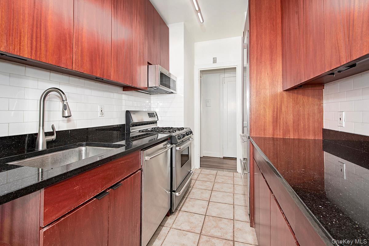 #15 photo, 35 Parkview Avenue, Bronxville , NY 10708