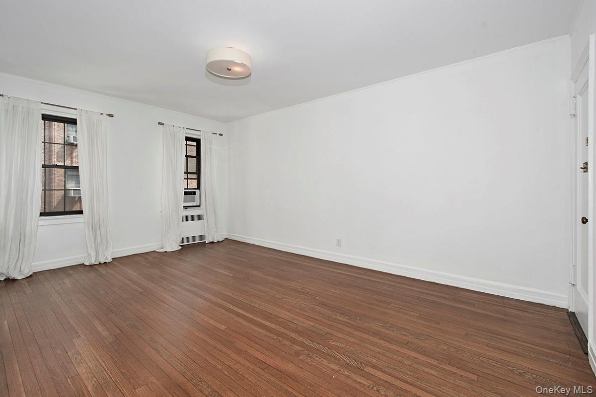 #18 photo, 35 Parkview Avenue, Bronxville , NY 10708