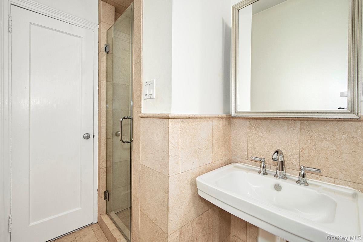 #19 photo, 35 Parkview Avenue, Bronxville , NY 10708