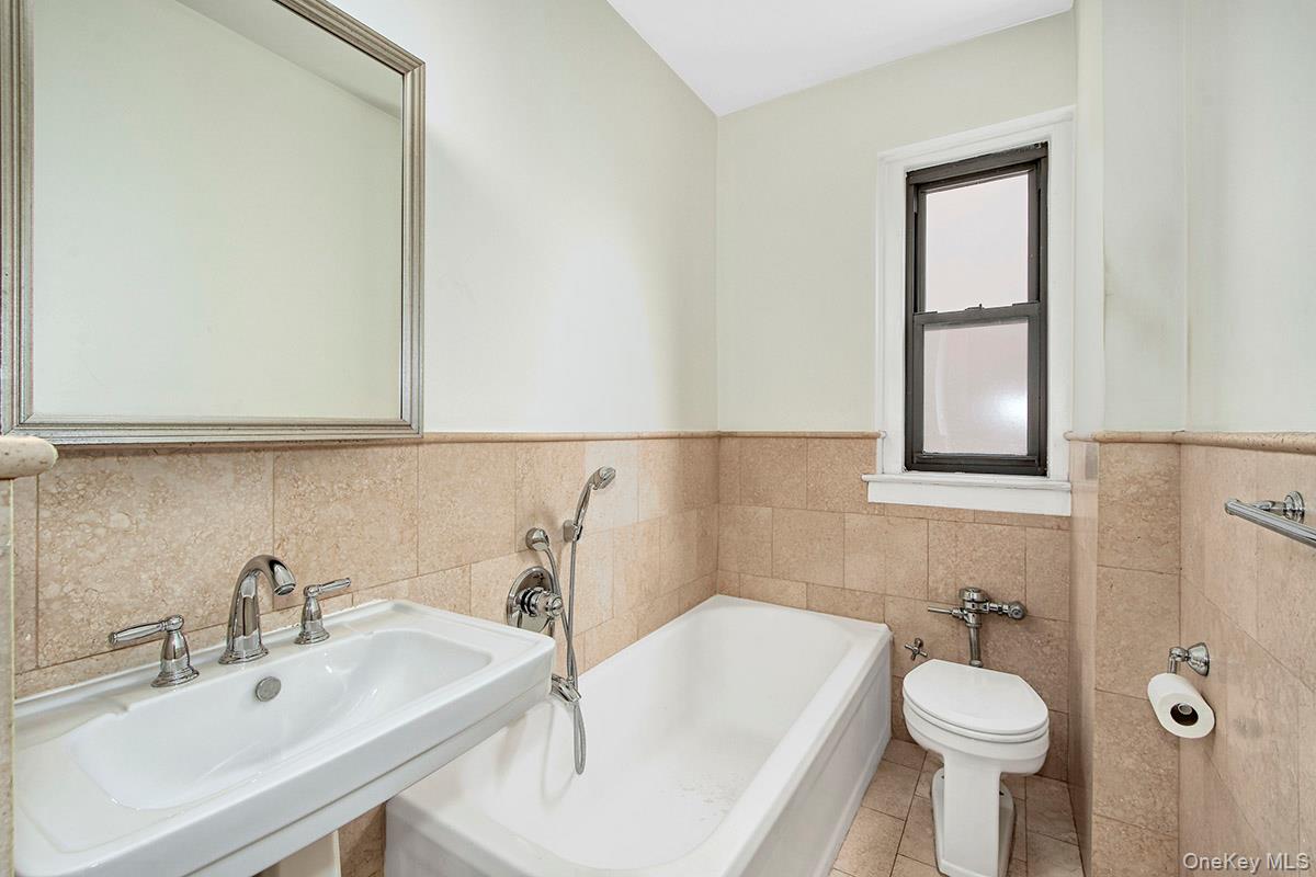 #20 photo, 35 Parkview Avenue, Bronxville , NY 10708