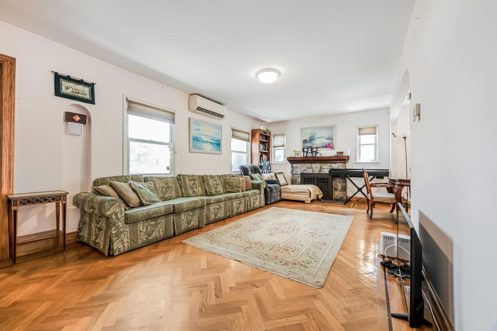 #10 photo, 7562 177th Street, Fresh Meadows , NY 11366