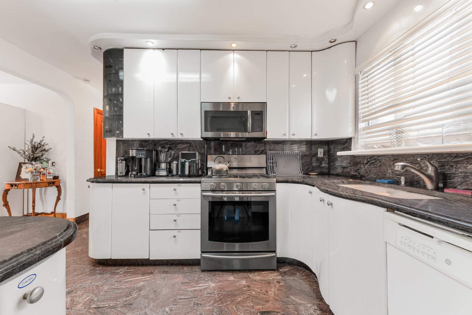 #11 photo, 7562 177th Street, Fresh Meadows , NY 11366