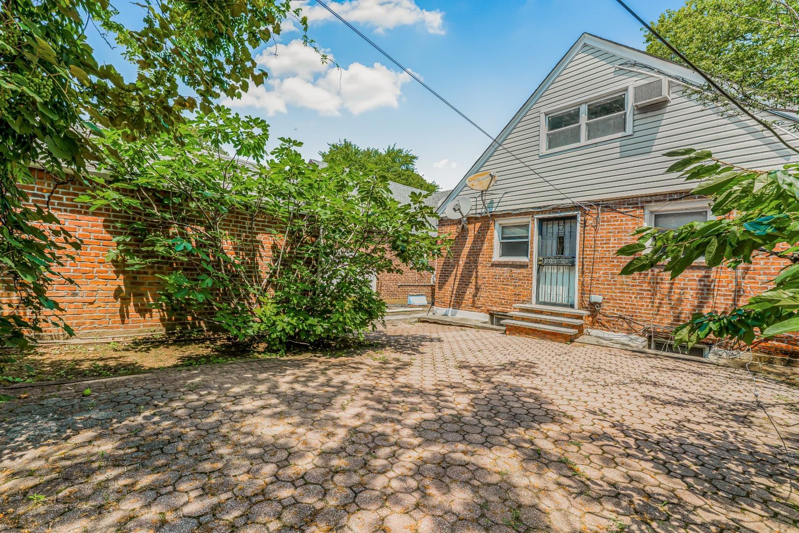 #2 photo, 7562 177th Street, Fresh Meadows , NY 11366