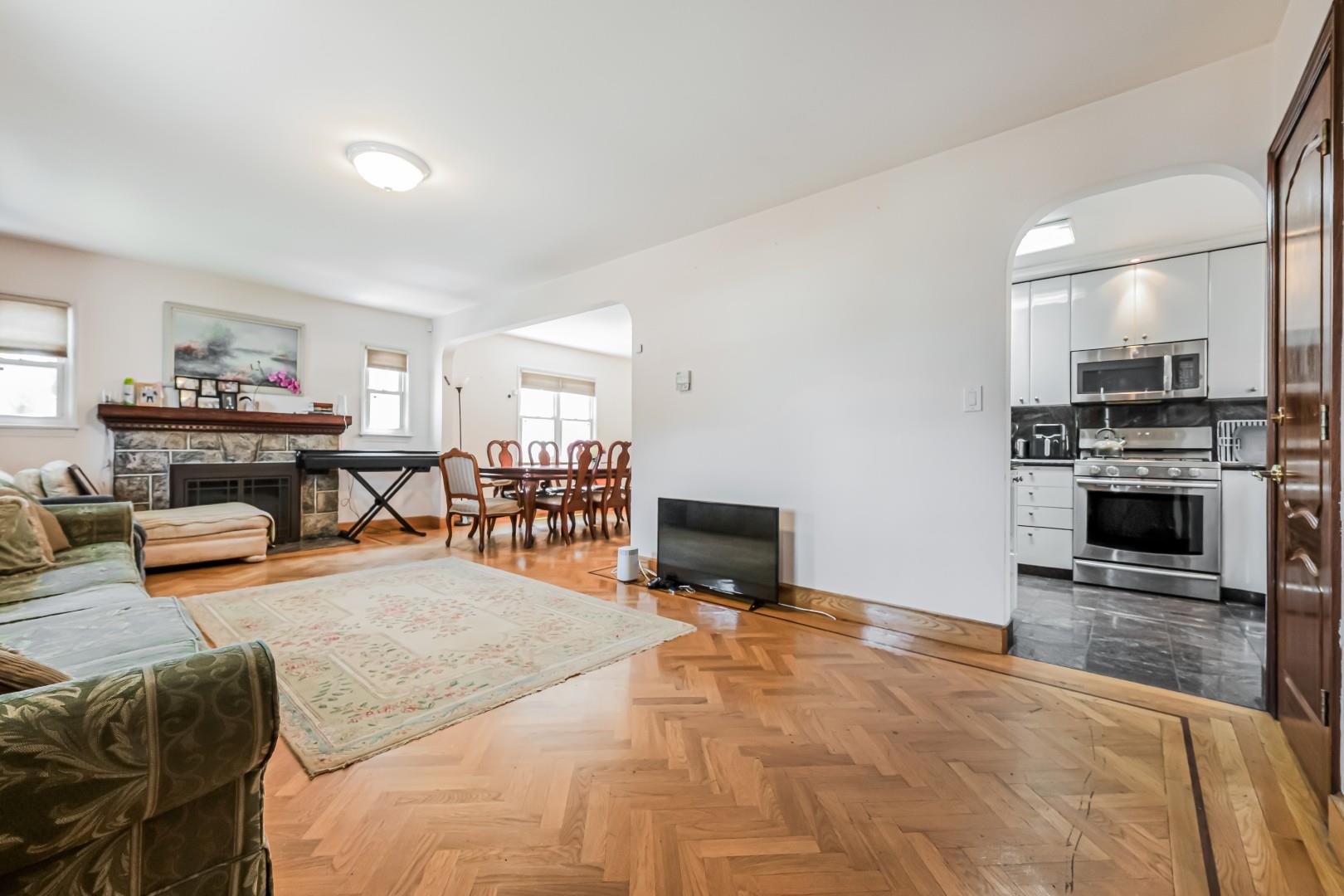 #8 photo, 7562 177th Street, Fresh Meadows , NY 11366