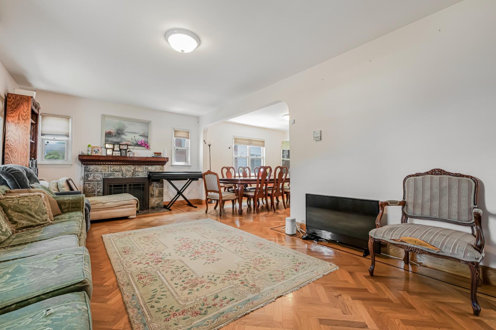 #9 photo, 7562 177th Street, Fresh Meadows , NY 11366