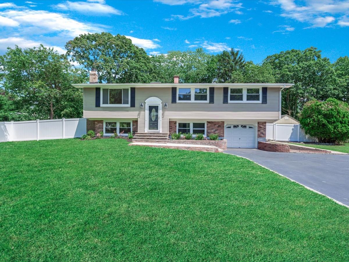 #1 photo, 53 Fireside Lane, East Setauket , NY 11733