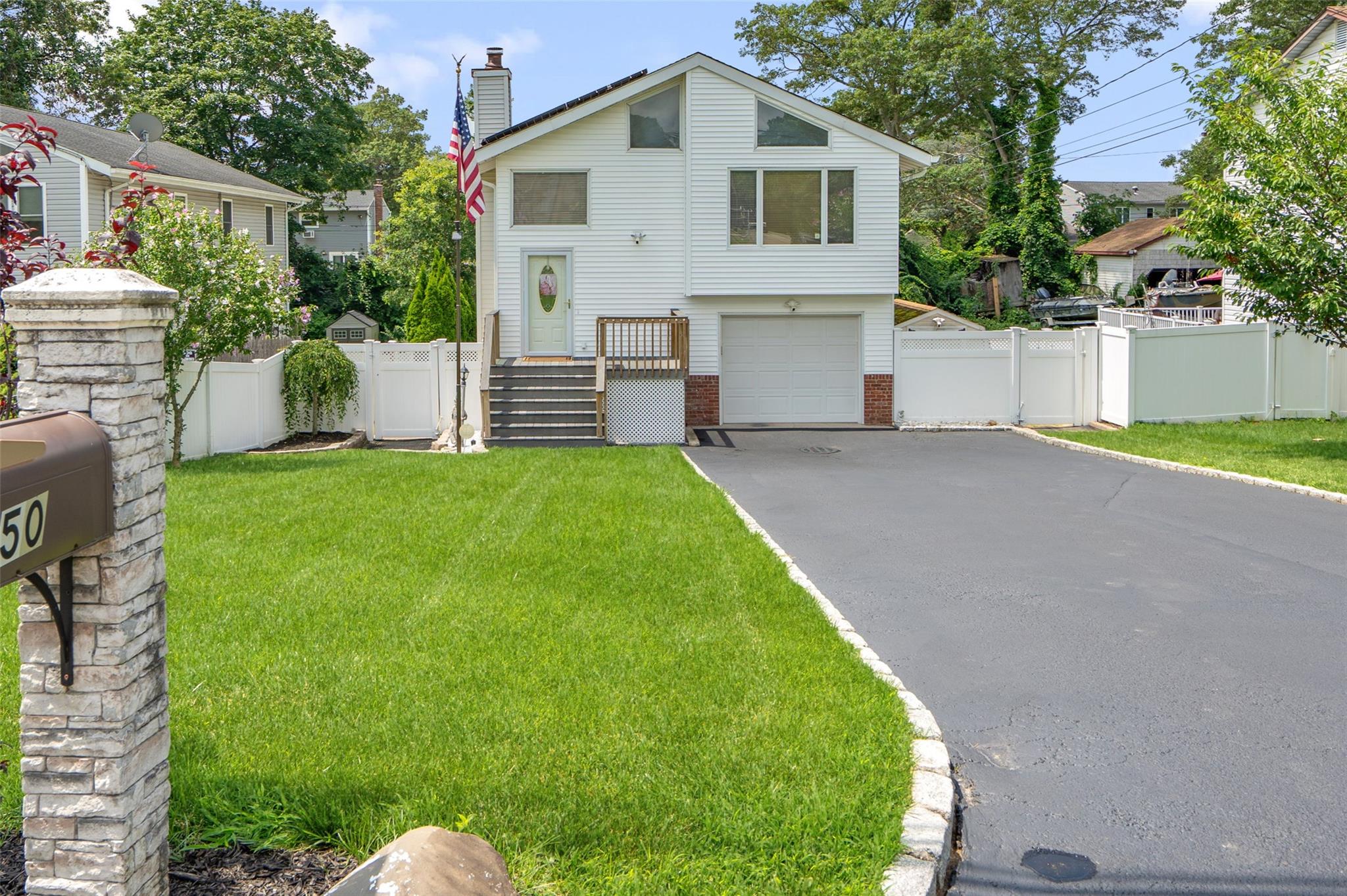 #1 photo, 50 Hillside Road, 東長島 Farmingville , NY 11738