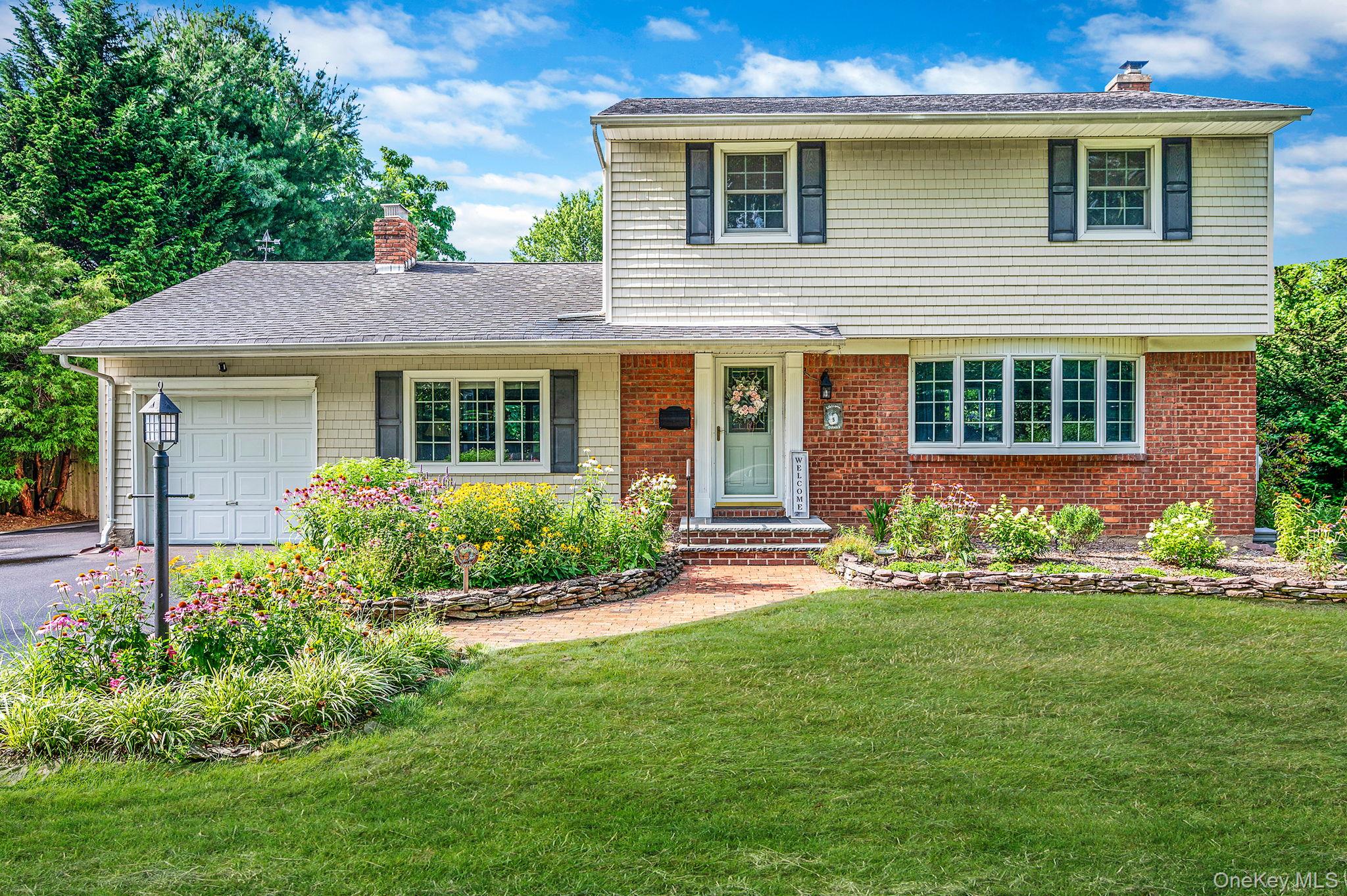 #1 photo, 5 Amalia Lane, Commack , NY 11725