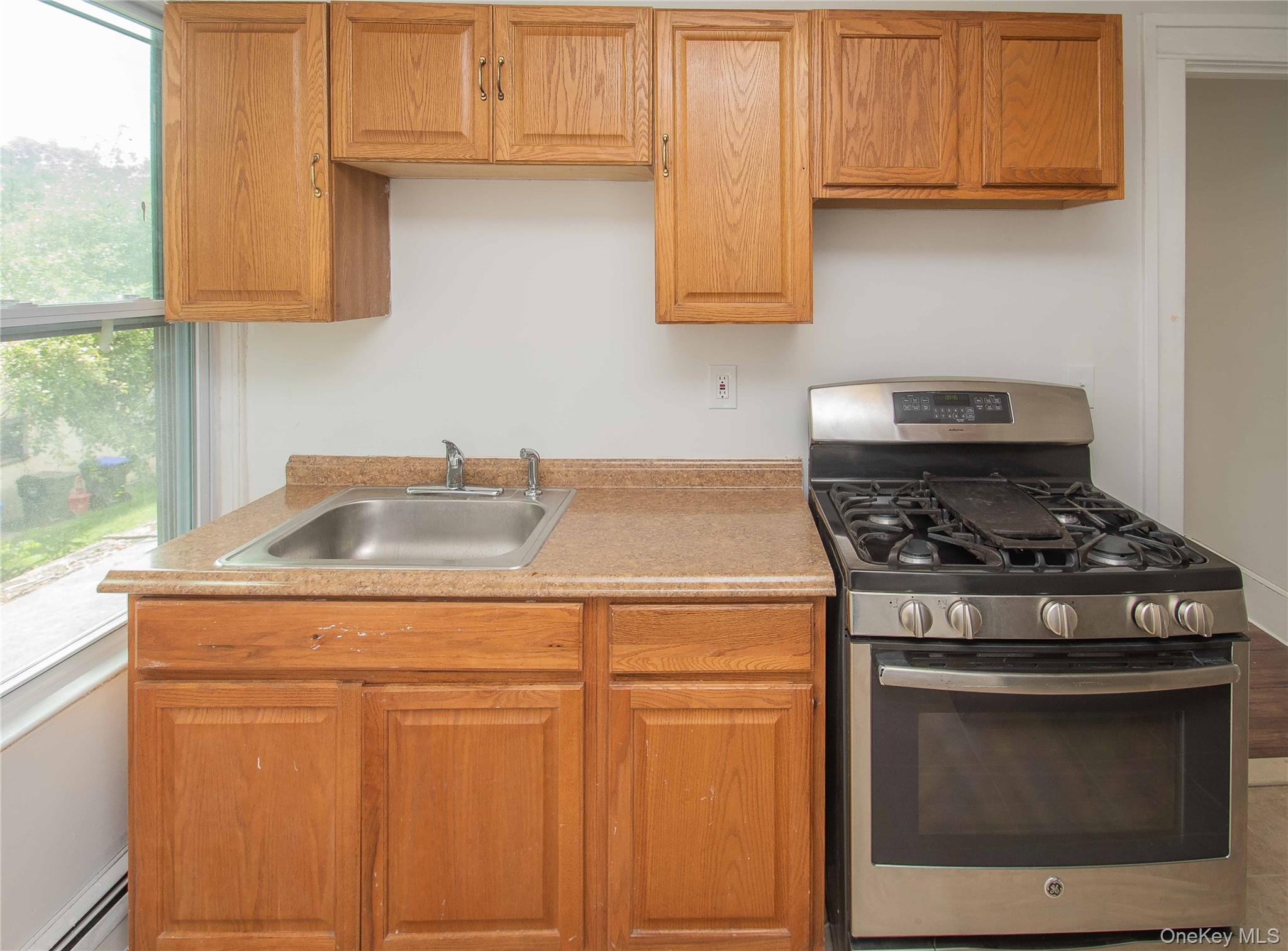 #10 photo, 65 N Clinton, Poughkeepsie , NY 12601