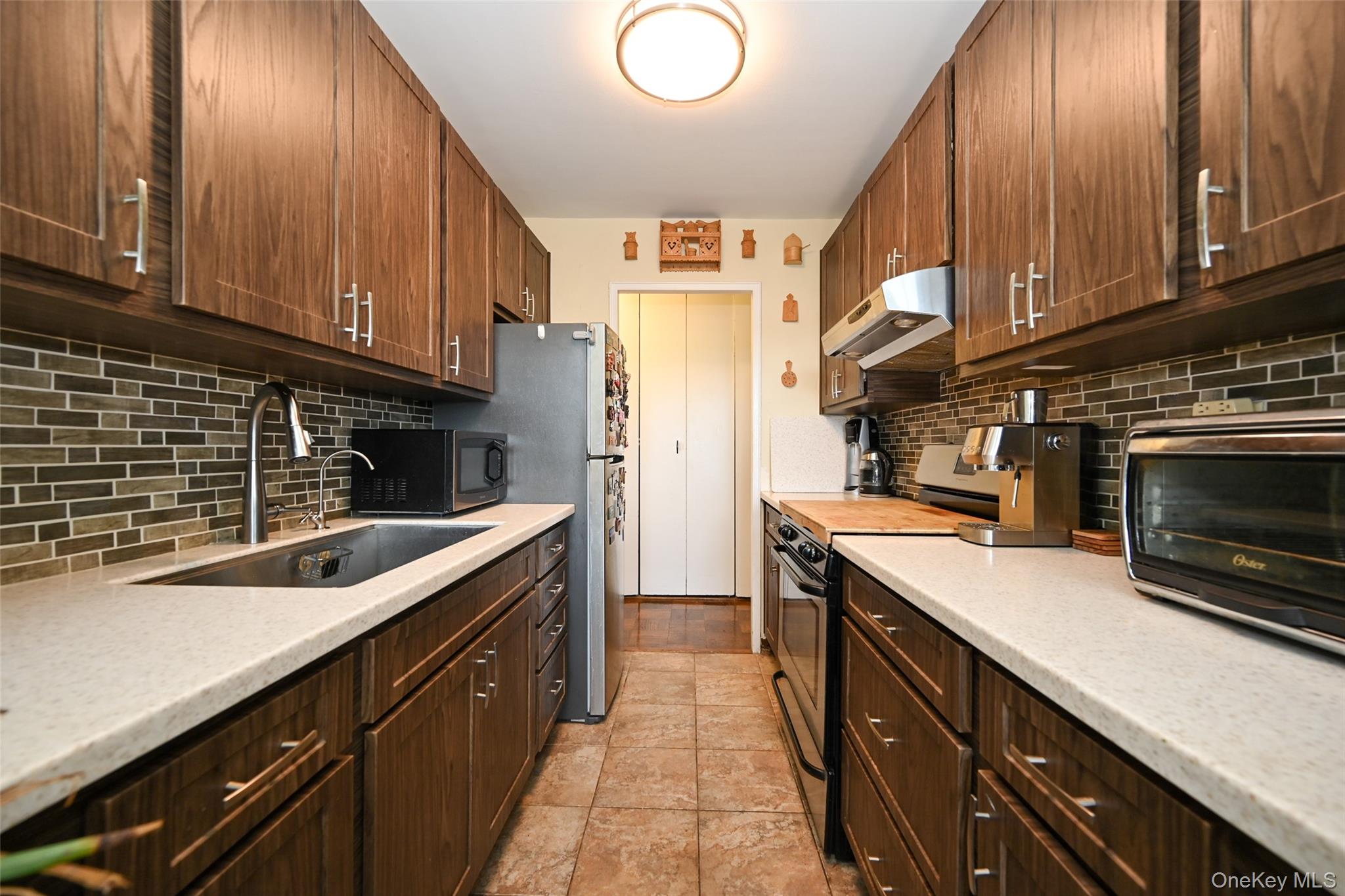 #10 photo, 61-20 Grand Central Parkway, クイーンズ区 Forest Hills , NY 11375