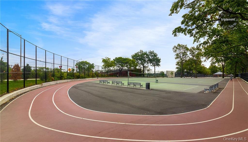 #3 photo, 61-20 Grand Central Parkway, クイーンズ区 Forest Hills , NY 11375