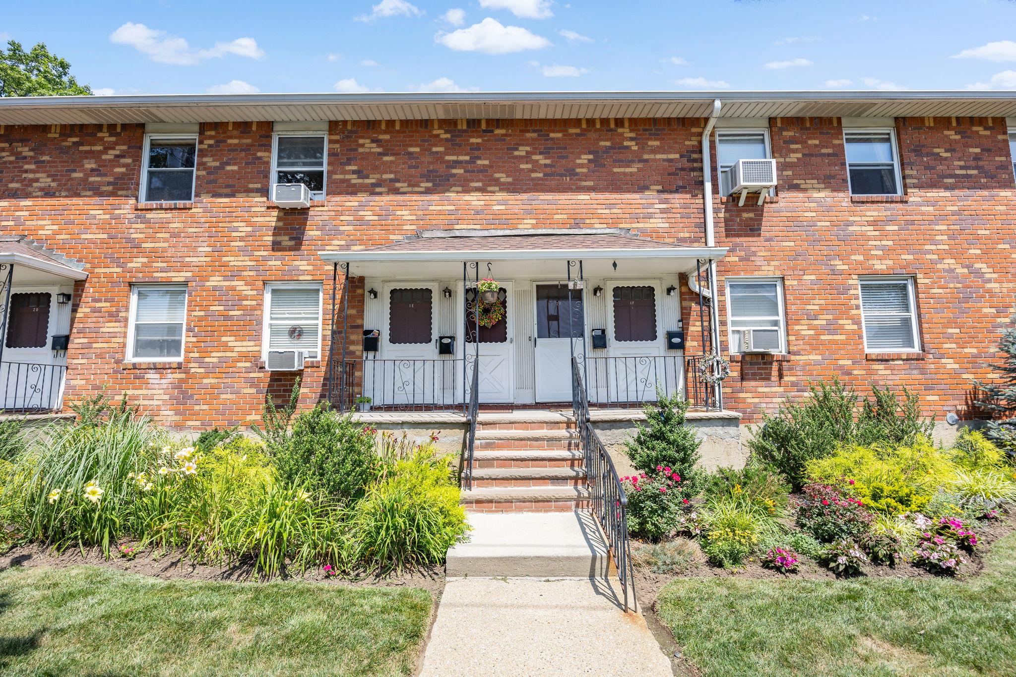 #1 photo, 1 Childs Avenue, 長島 花卉園 Floral Park , NY 11001