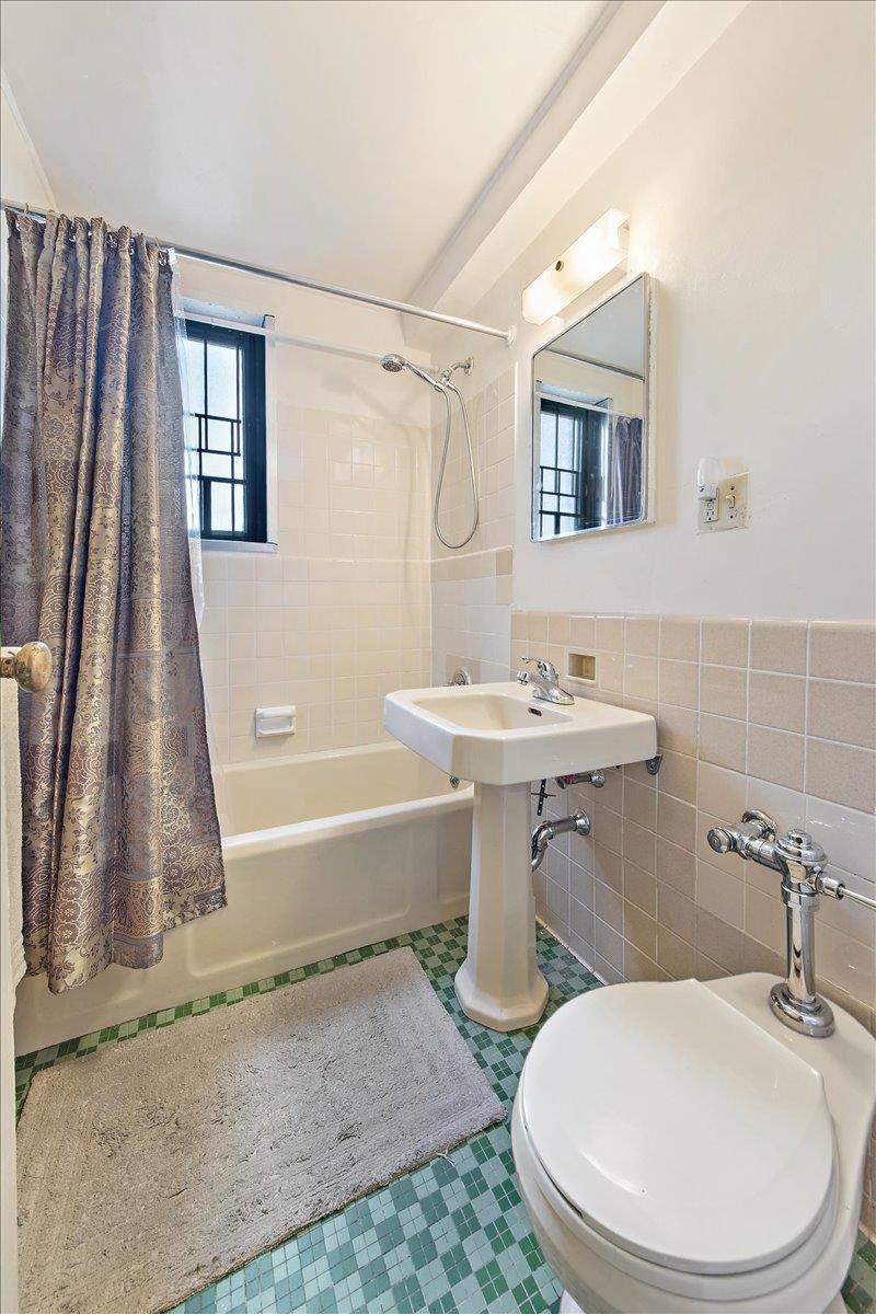 #11 photo, 2200 E Tremont Avenue, 布朗士 Bronx , NY 10462