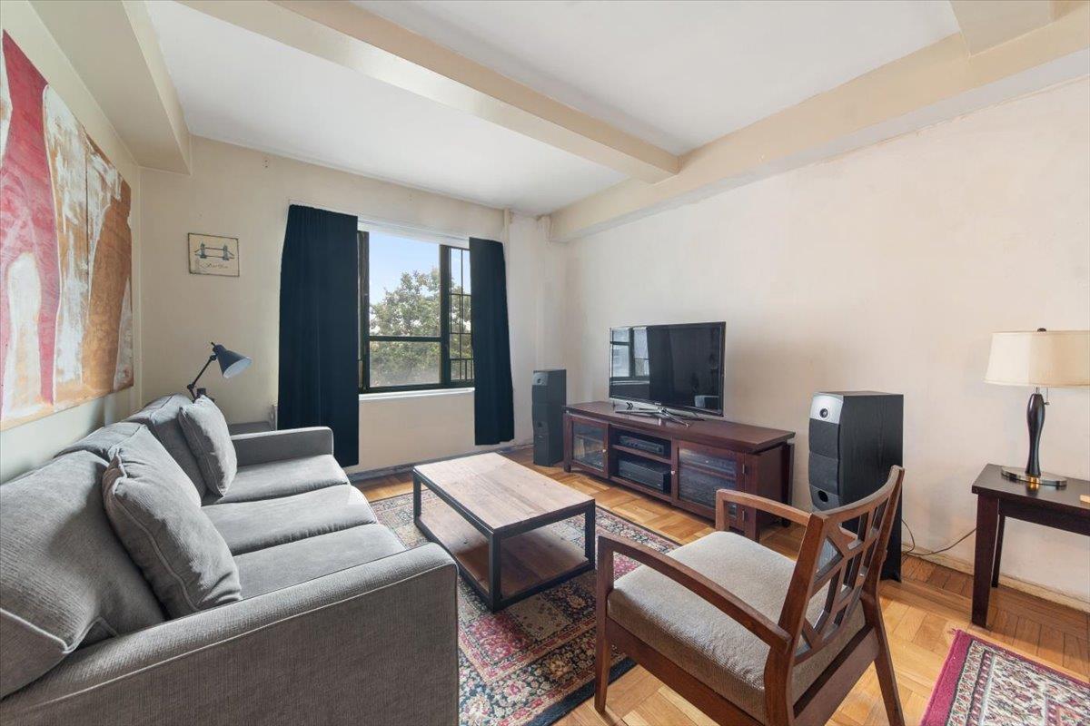 #6 photo, 2200 E Tremont Avenue, 布朗士 Bronx , NY 10462