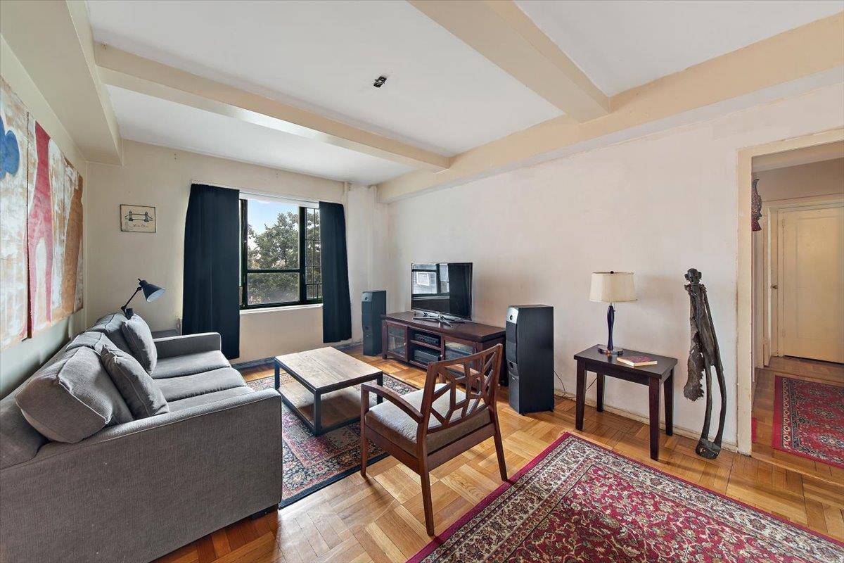 #8 photo, 2200 E Tremont Avenue, 布朗士 Bronx , NY 10462