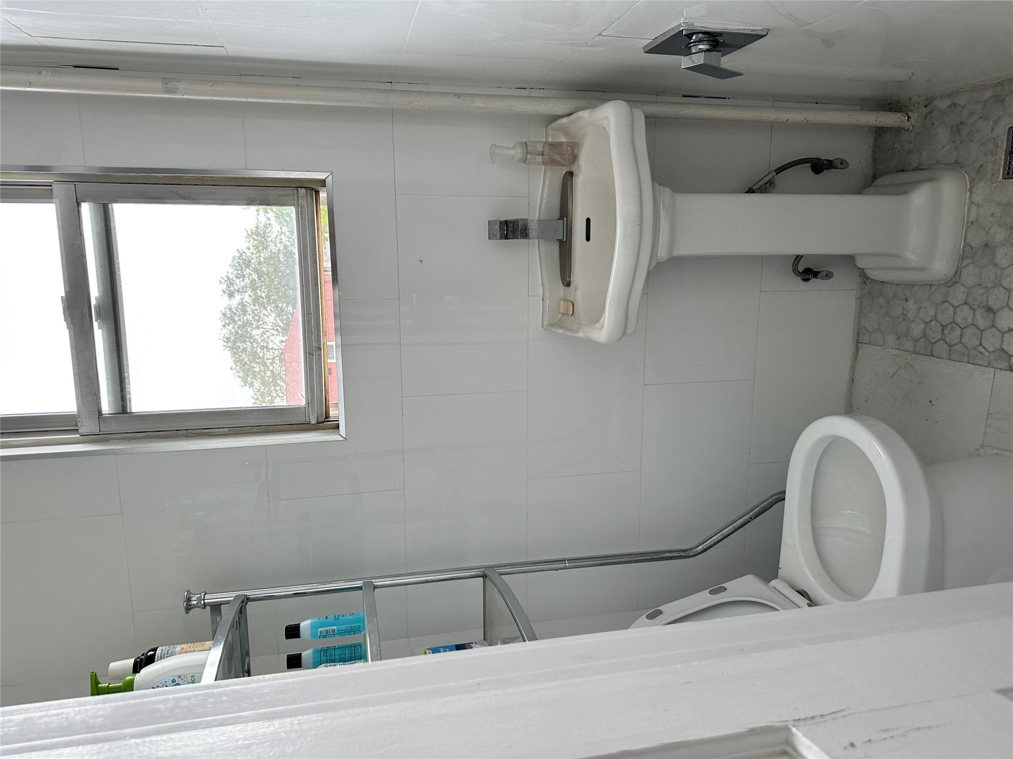 #12 photo, 77-02 164 Street, クイーンズ区 Fresh Meadows , NY 11366