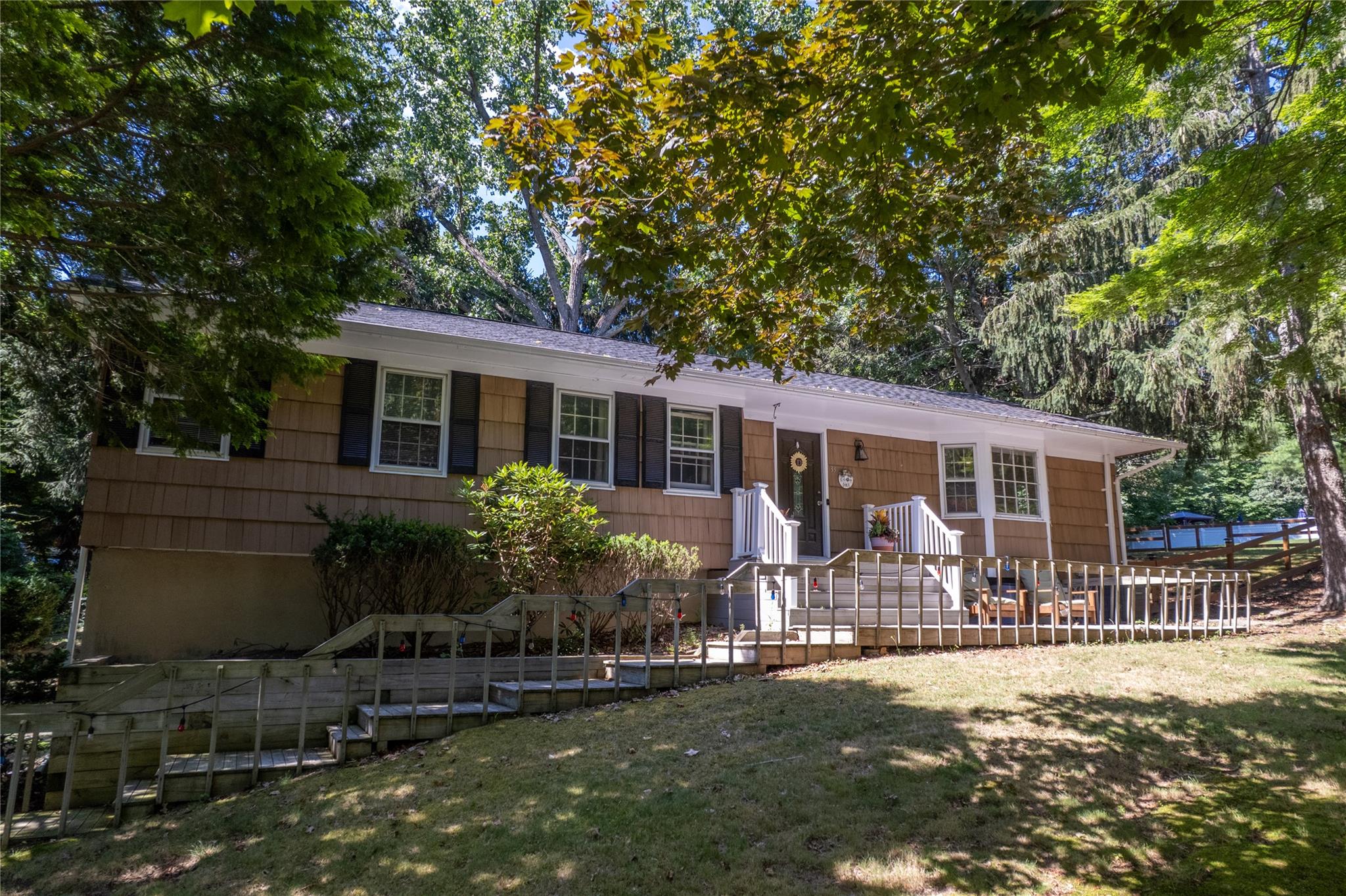 #1 photo, 33 Circle Drive, 東長島 Shoreham , NY 11786