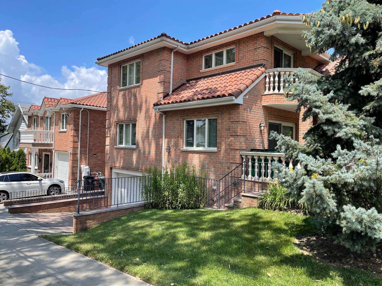 #3 photo, 10-16 157th St, Whitestone , NY 11357