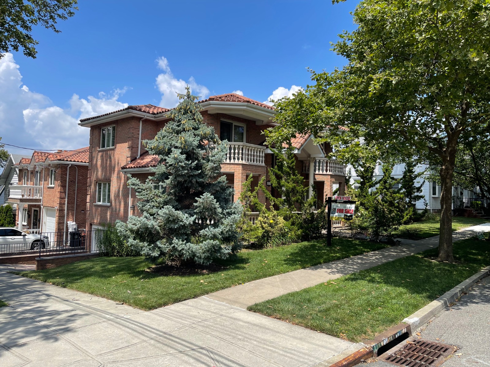 #4 photo, 10-16 157th St, Whitestone , NY 11357