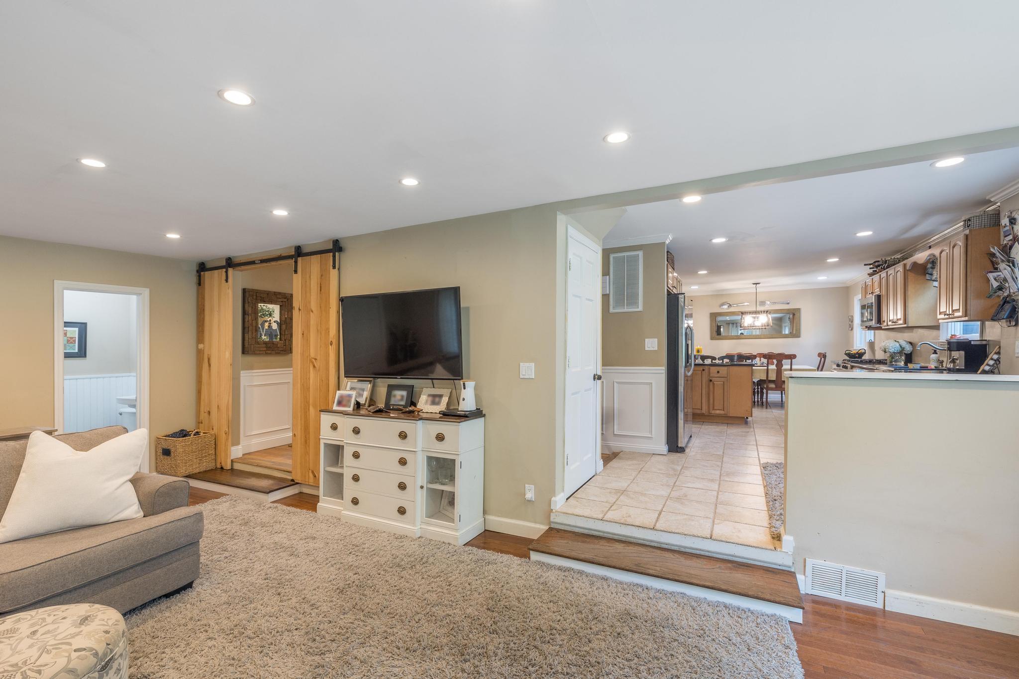 #12 photo, 5 Monett Place, 東長島 Greenlawn , NY 11740