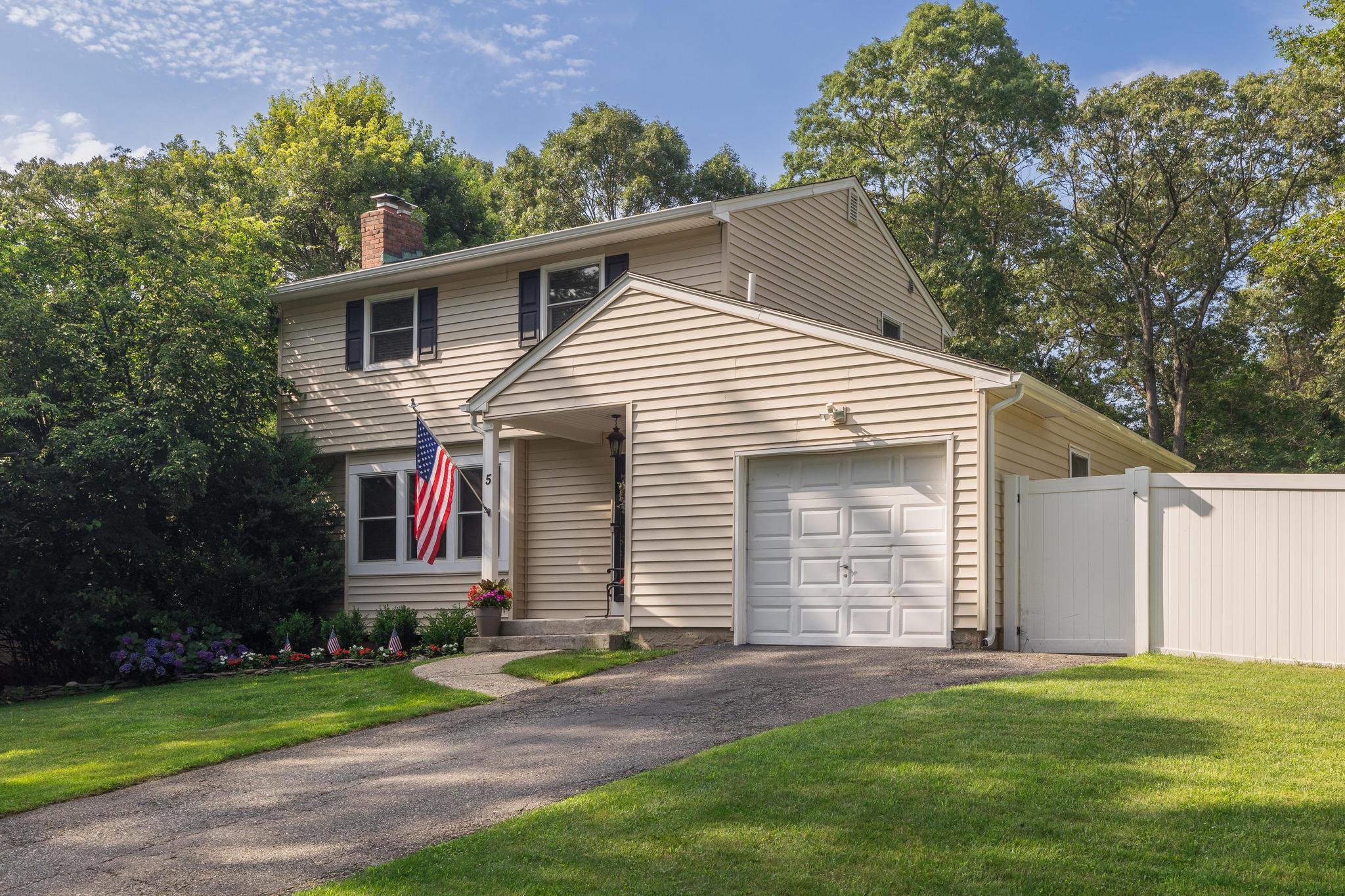 #2 photo, 5 Monett Place, 東長島 Greenlawn , NY 11740