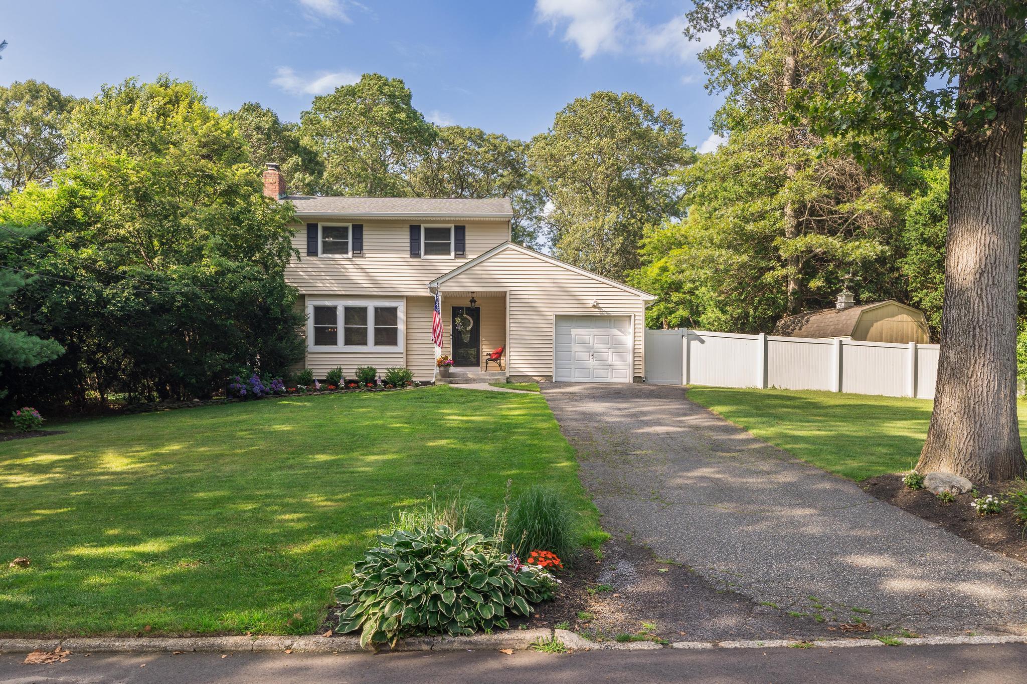 #3 photo, 5 Monett Place, 東長島 Greenlawn , NY 11740