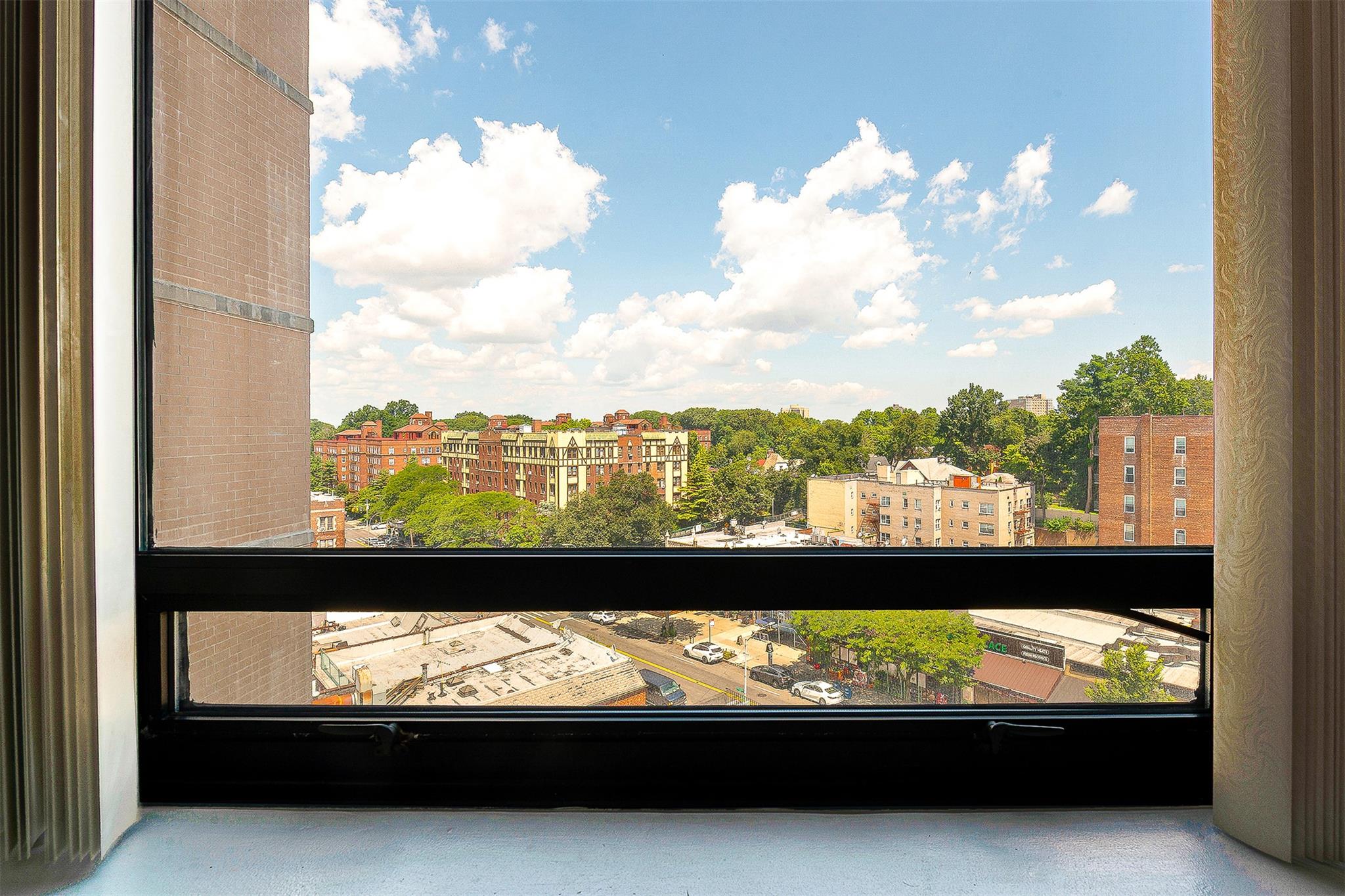 #11 photo, 116-24 Grosvenor Lane, Kew Gardens , NY 11415