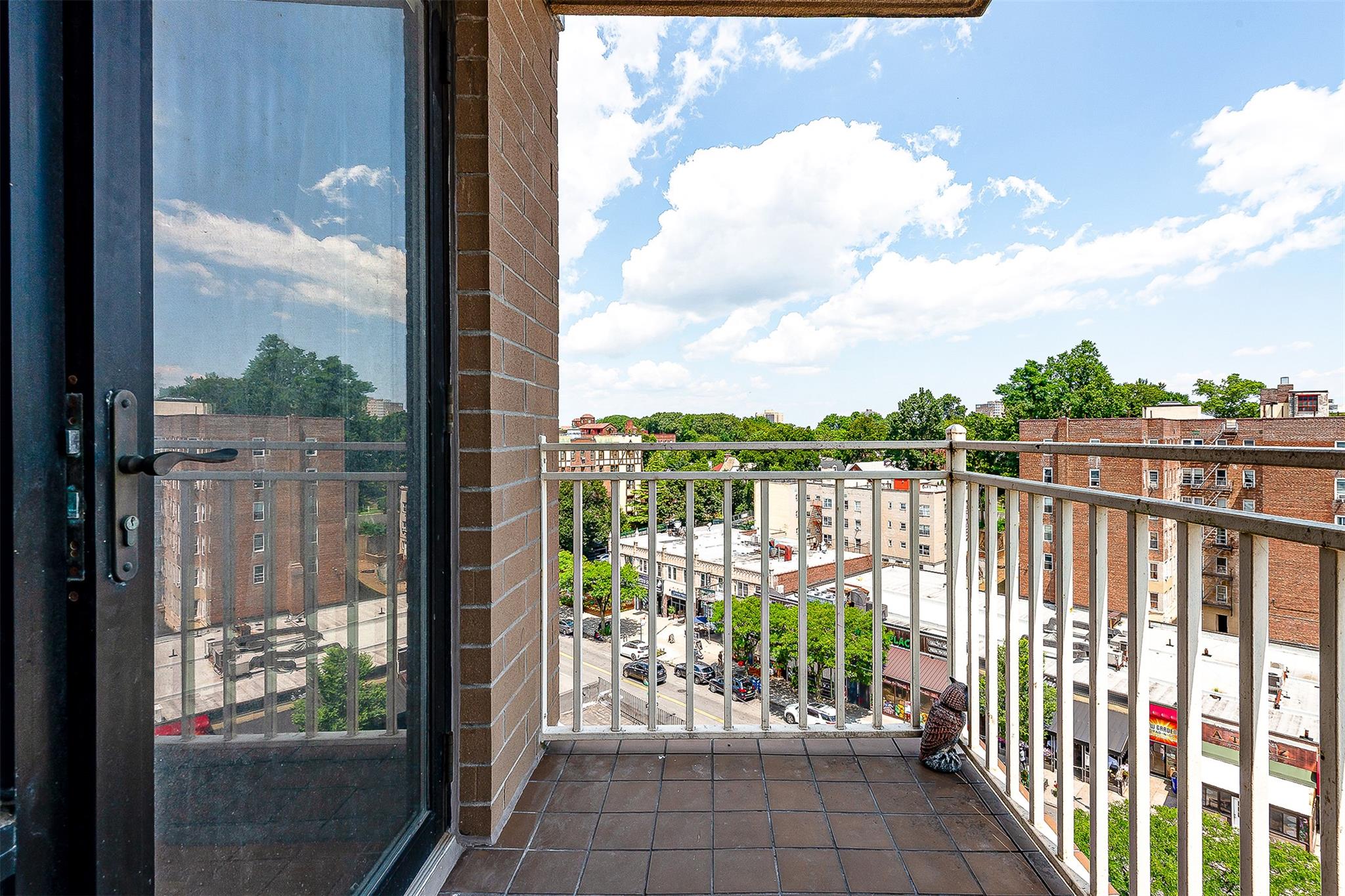 #18 photo, 116-24 Grosvenor Lane, Kew Gardens , NY 11415