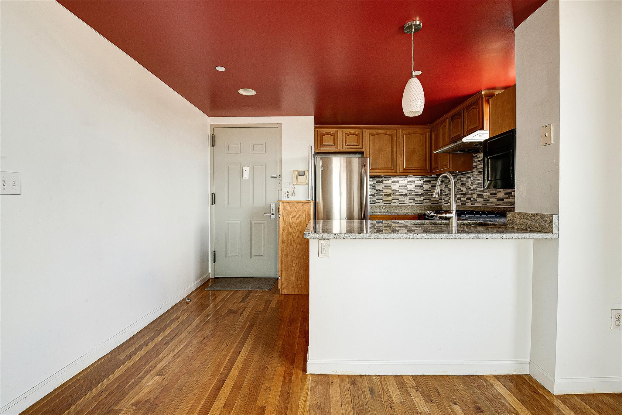 #5 photo, 116-24 Grosvenor Lane, Kew Gardens , NY 11415