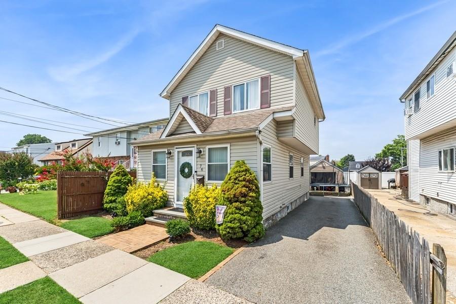 #2 photo, 76 Oakley Avenue, Elmont , NY 11003